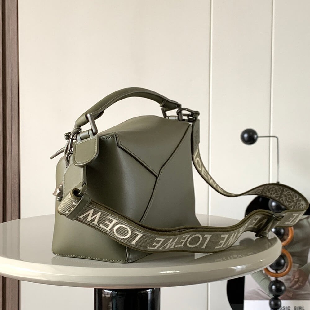 LOEWE Small Puzzle Bag - Top Club