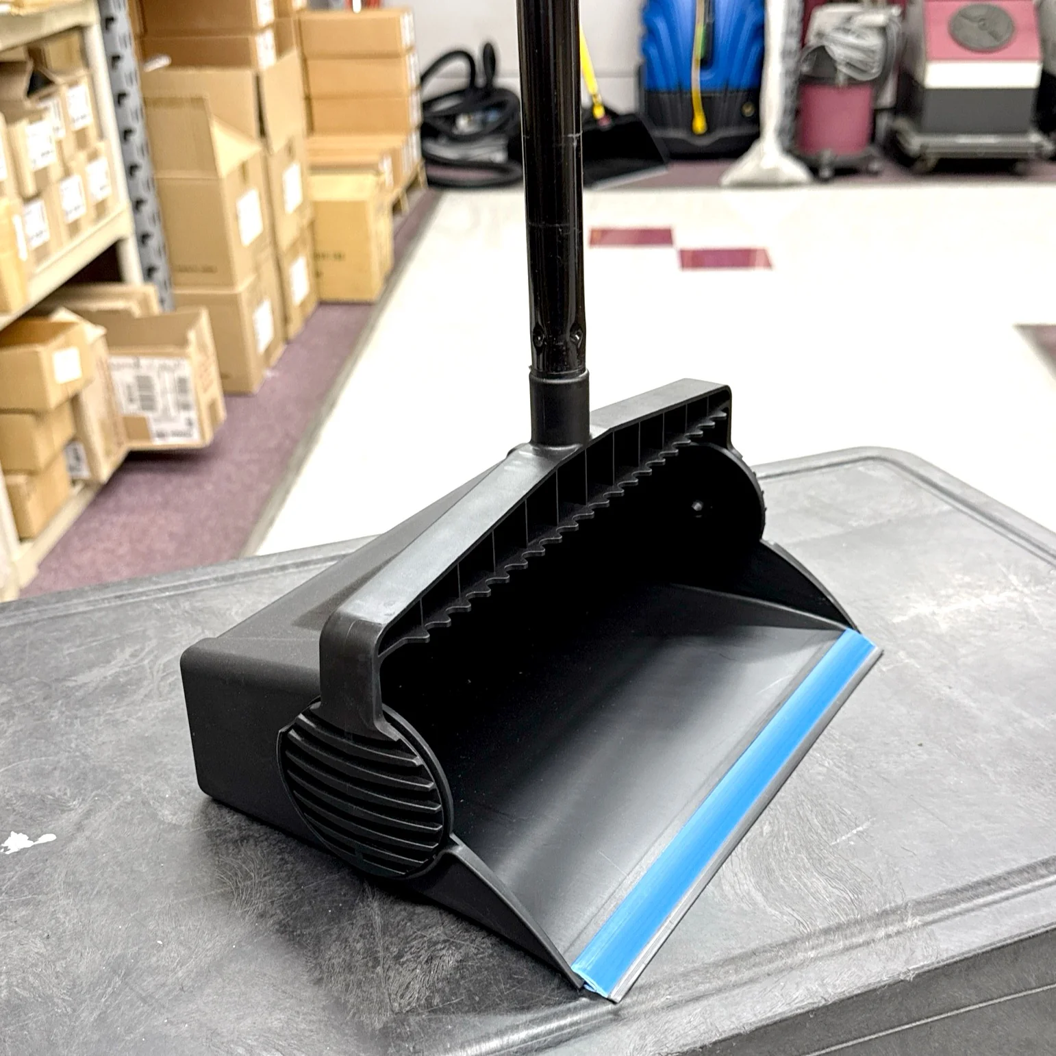 BLACK PLASTIC LOBBY DUST PAN W/ 24
