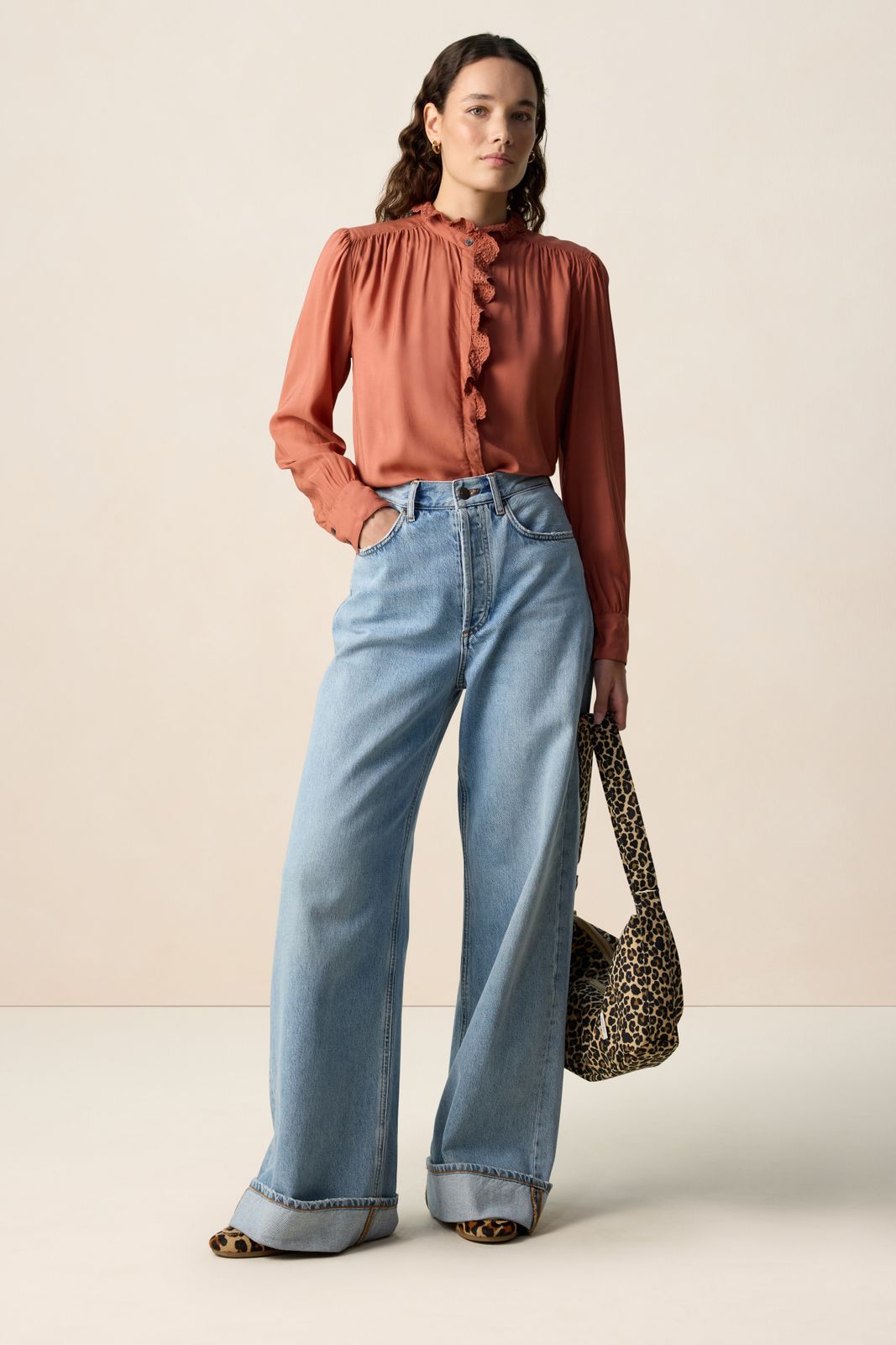 Rode blouse met pofmouwen