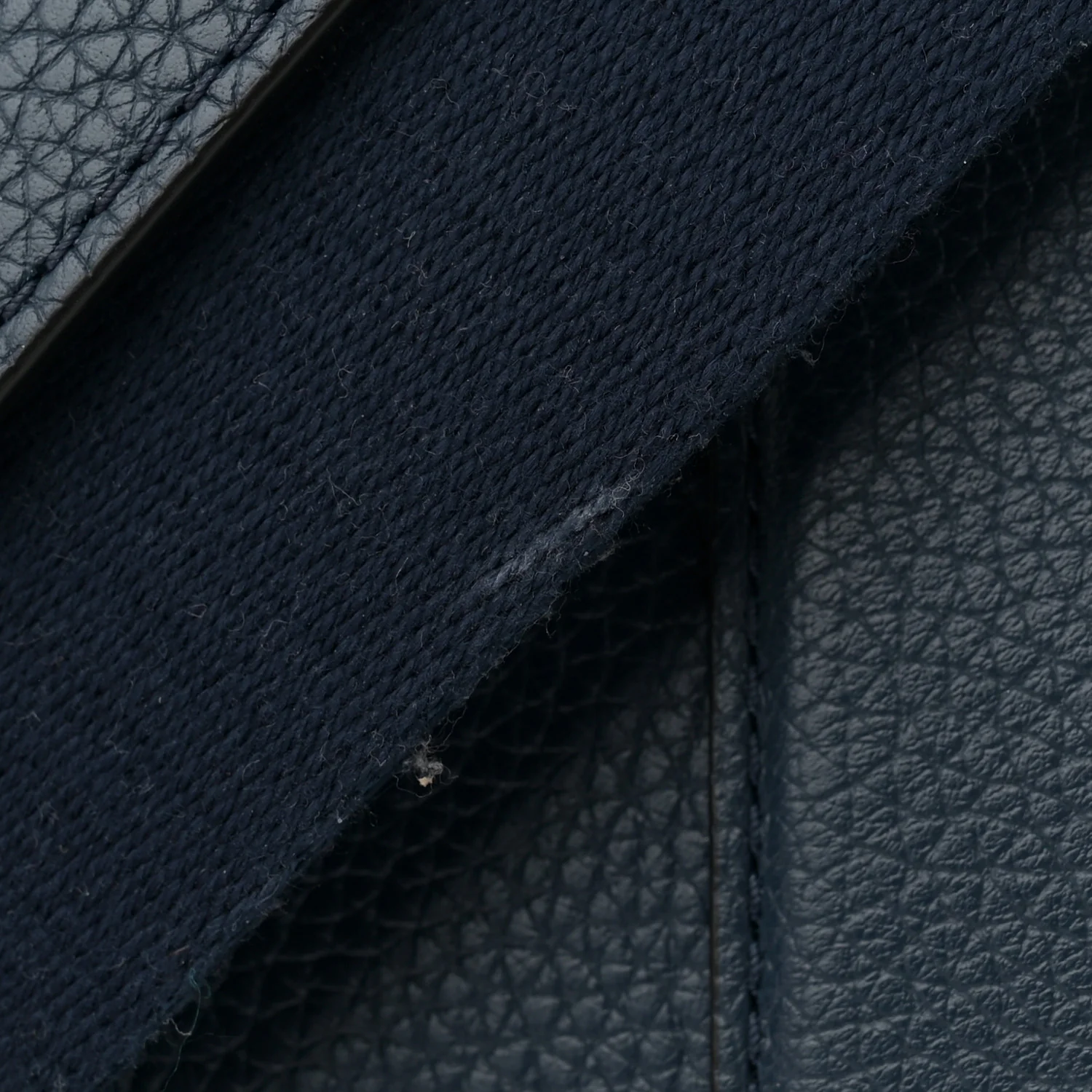 Grained Calfskin Small The Tote Bag Blue Sea - Top Club