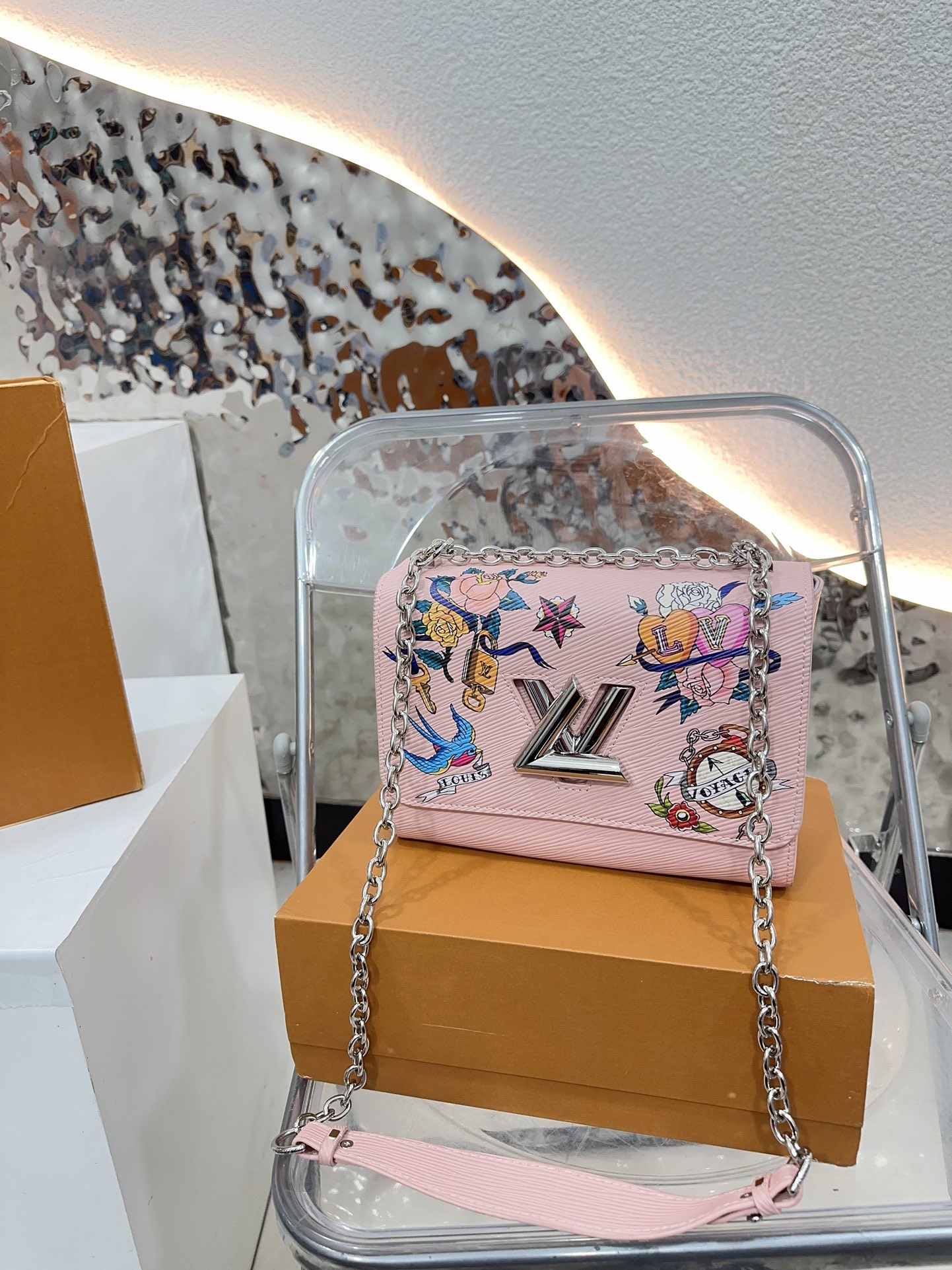 Louis new arrival TWIST bag size??23 * 16 cm - Top Club