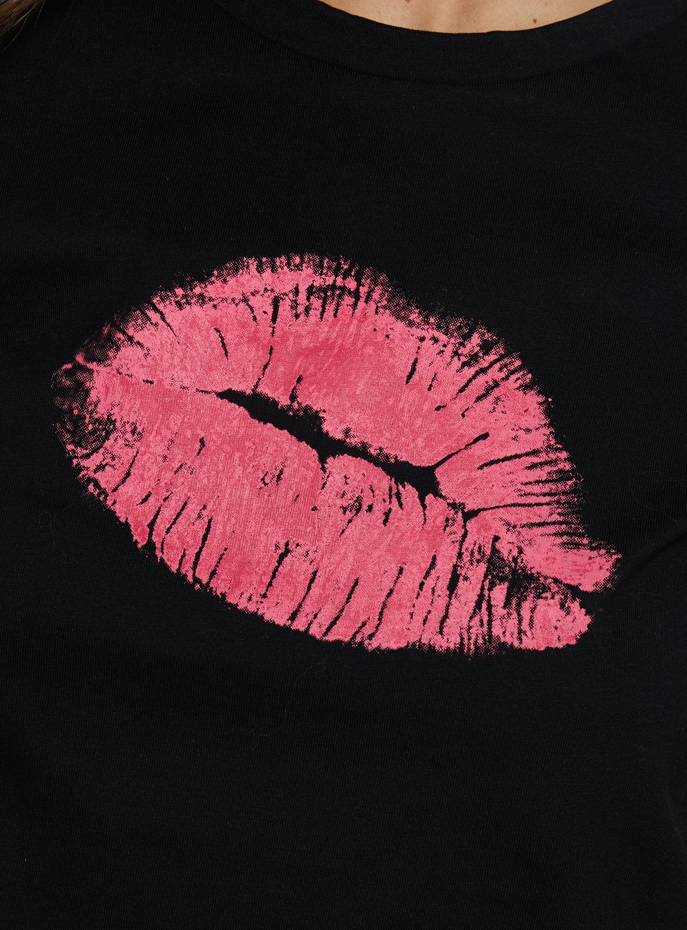 Kiss Kiss Graphic Baby Tee Black