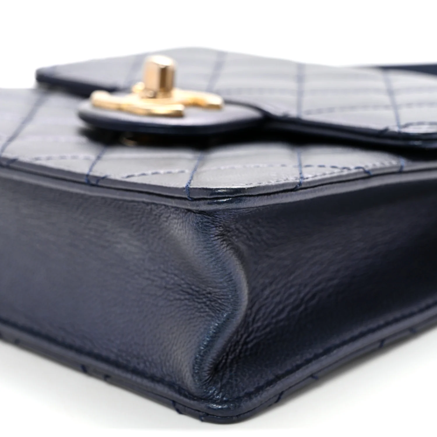 Iridescent Lambskin Quilted Chic Pearls Flap Navy Blue - Top Club