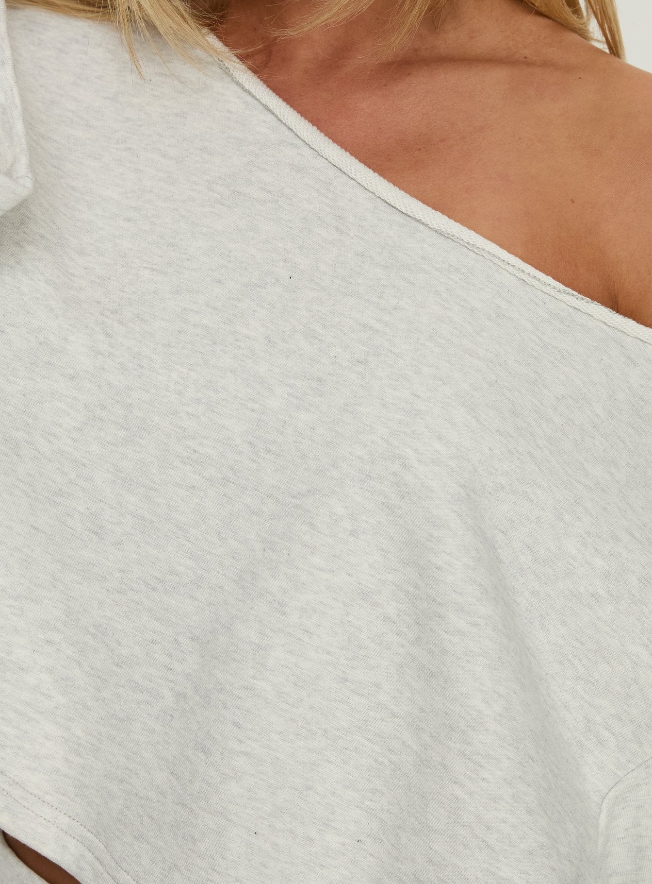 Retreat Raw Edge Off Shoulder Jumper Snow Marle