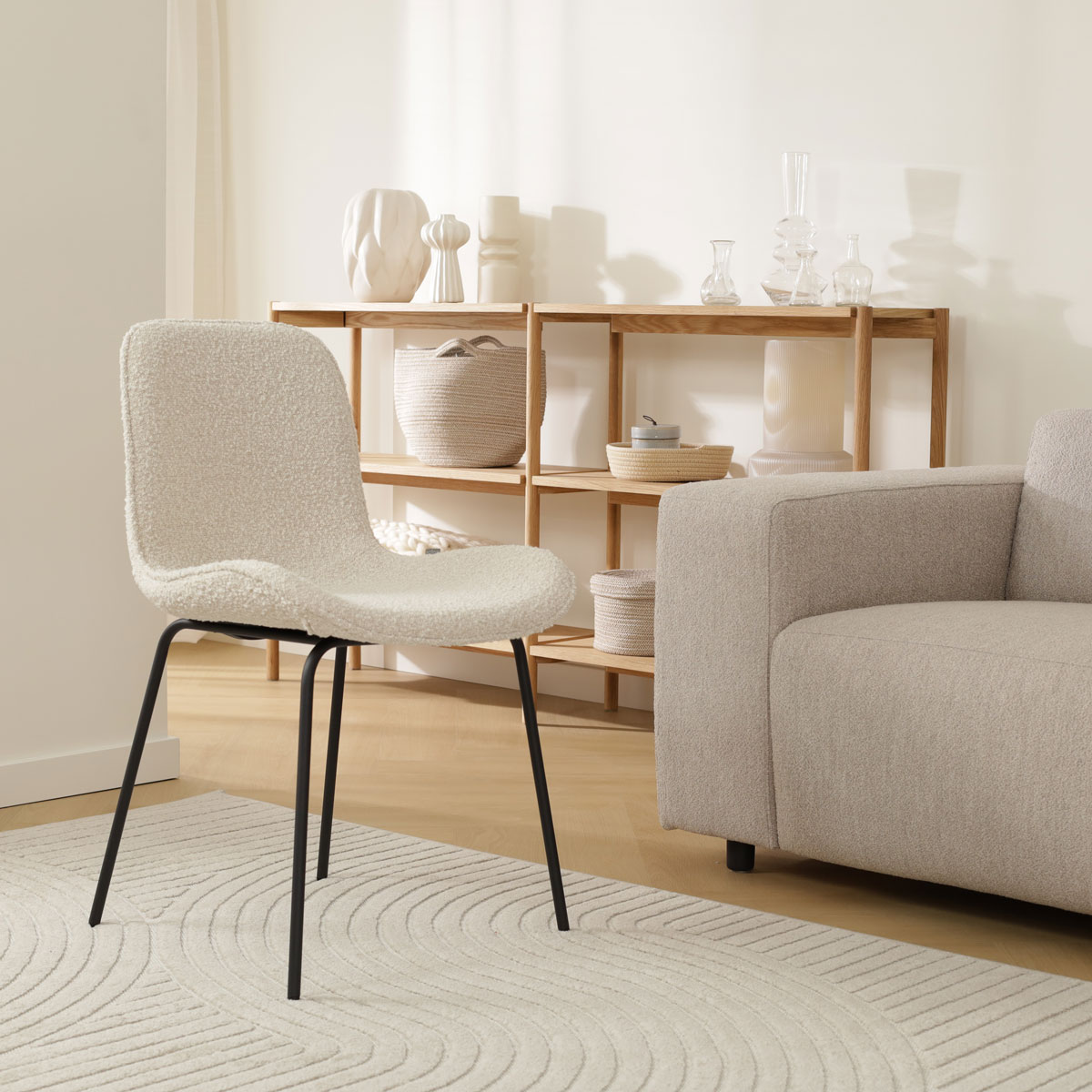 Eetkamerstoel Nora-Fé bouclé beige - zwart onderstel