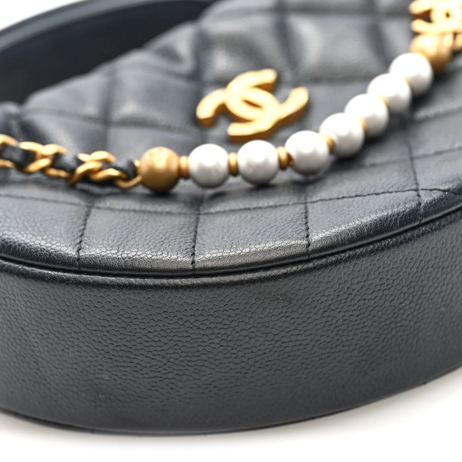 Grained Calfskin Quilted Pearl Pouch Hobo Black - Top Club