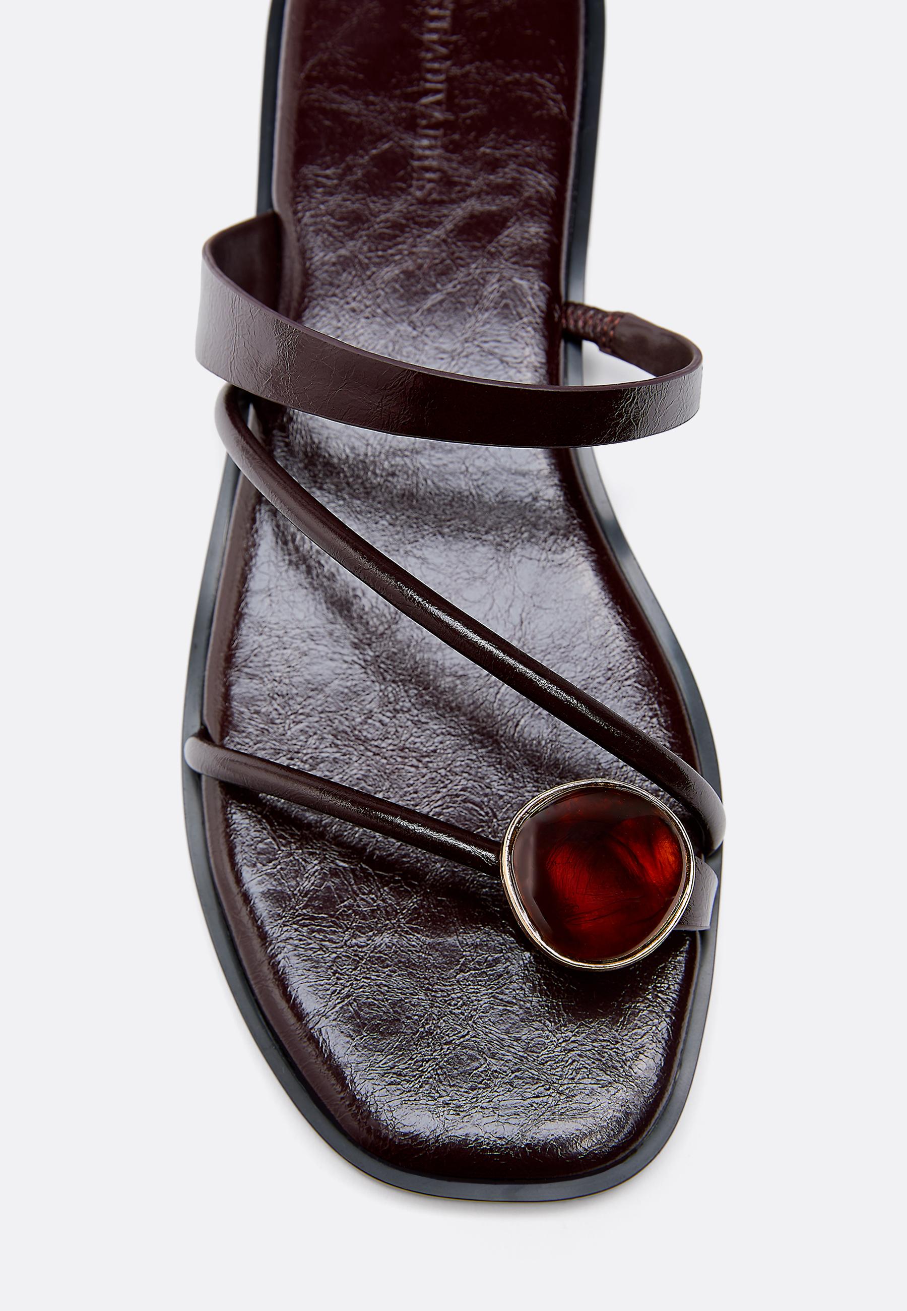 FLAT SANDALS WITH STONE DETAIL
