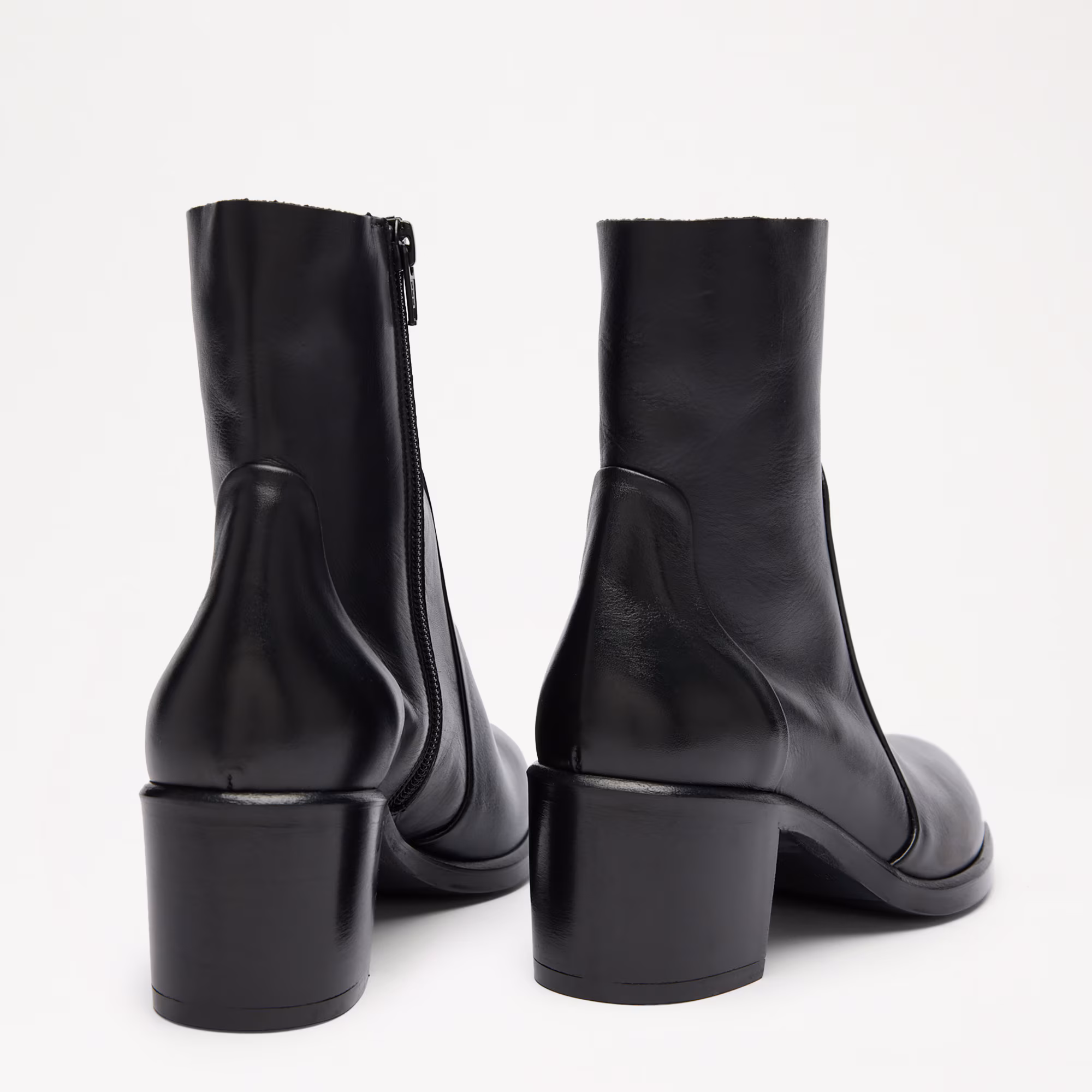 KickingSlim Ankle Boot