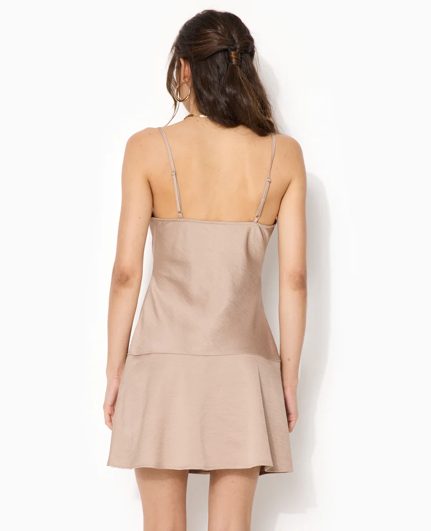 Pimkie Robe courte en tissu satiné col bénitier