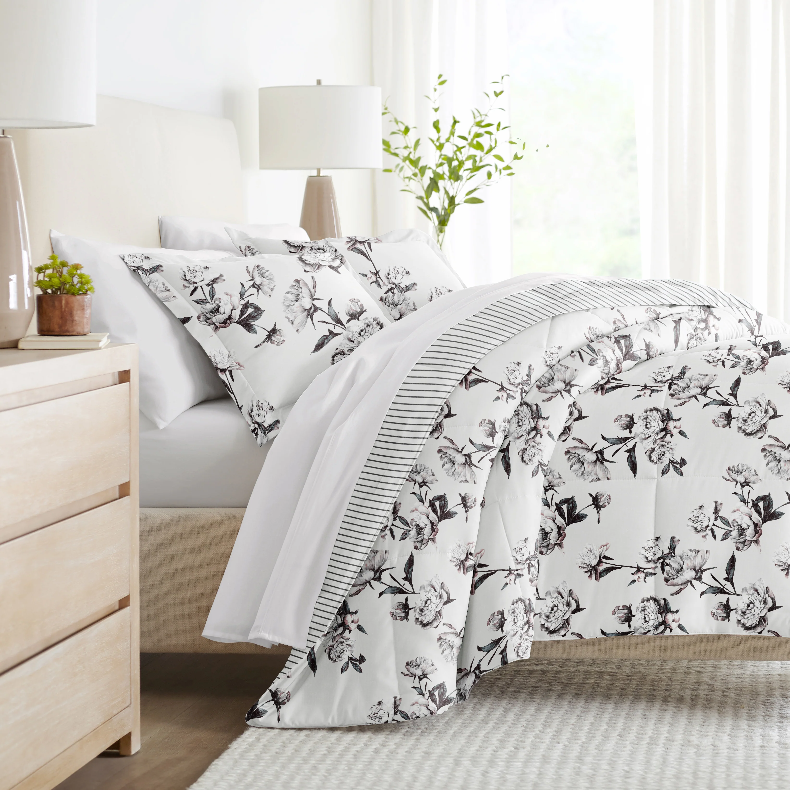 Vintage Magnolia Reversible Down-Alternative Comforter Set - Sale