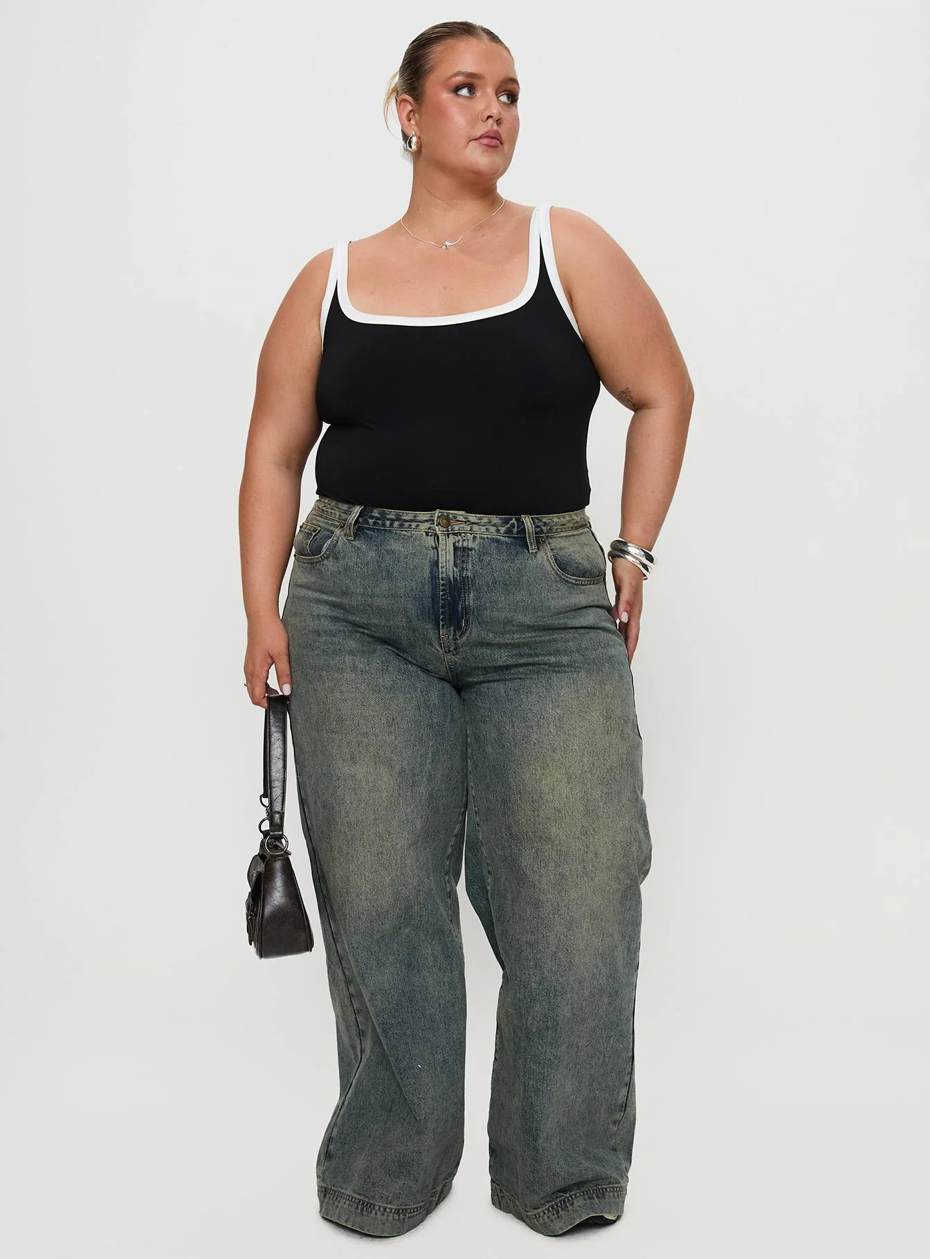 Astrea Bodysuit Black / White Curve