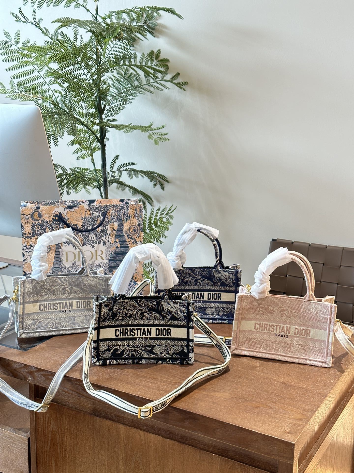 D mini tote bag size: 21.5x13x7.5cm - Top Club