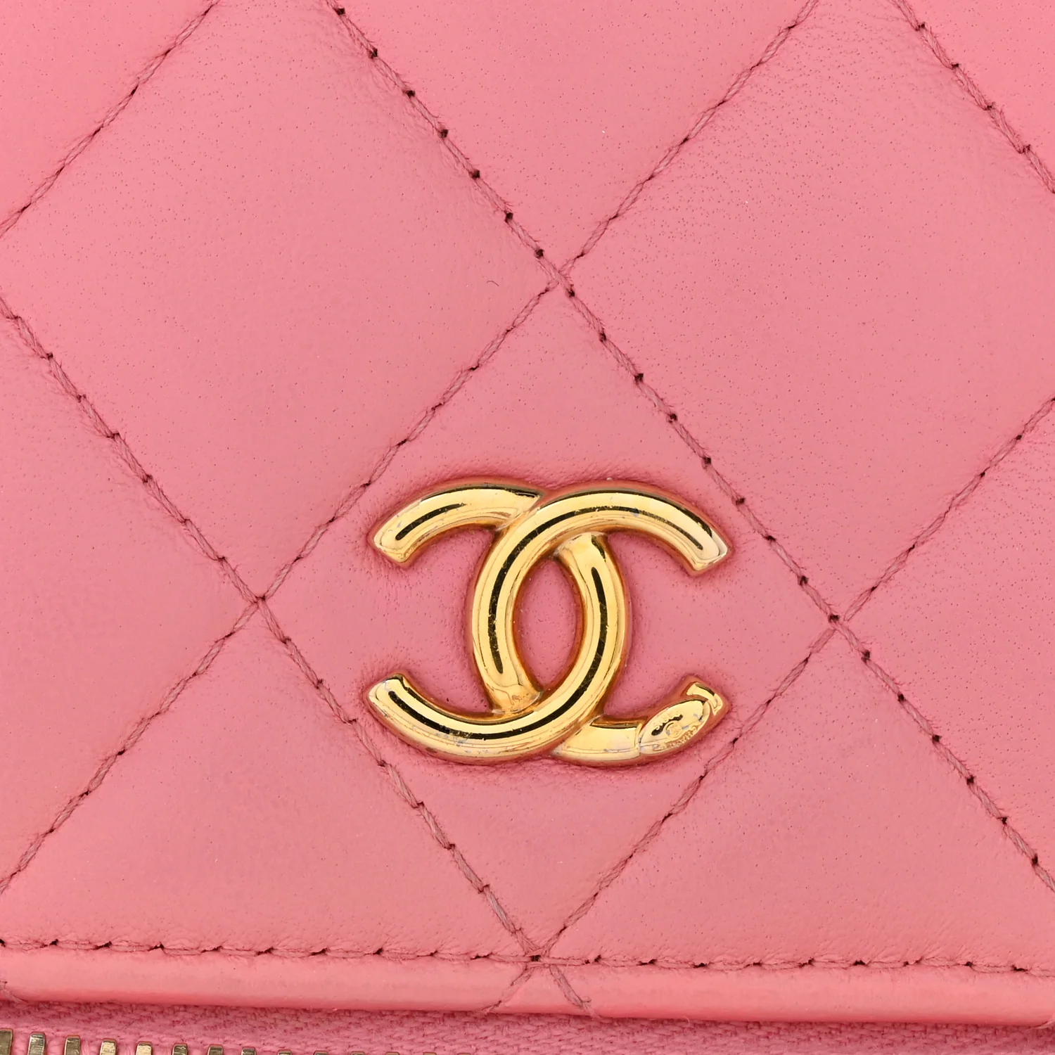 Lambskin Quilted Trendy Mini Vanity Case With Chain Pale Pink - Top Club