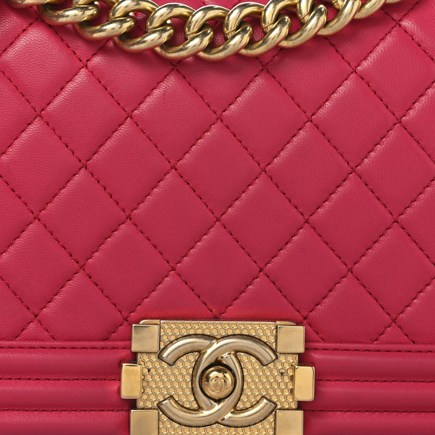 Lambskin Quilted Medium Boy Flap Fuchsia - Top Club