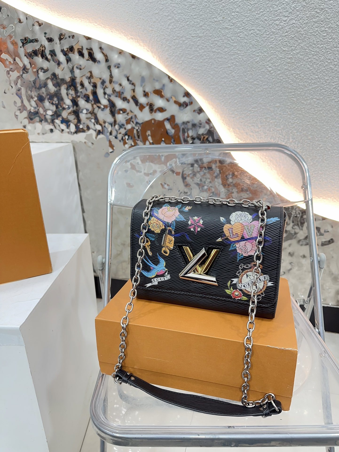 Louis new arrival TWIST bag size??23 * 16 cm - Top Club