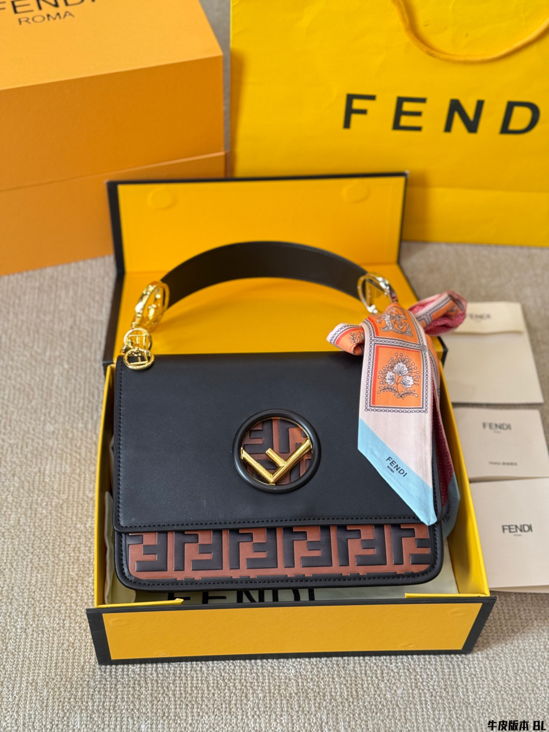 Fen new arrival KANI bag size: 25*20 cm
