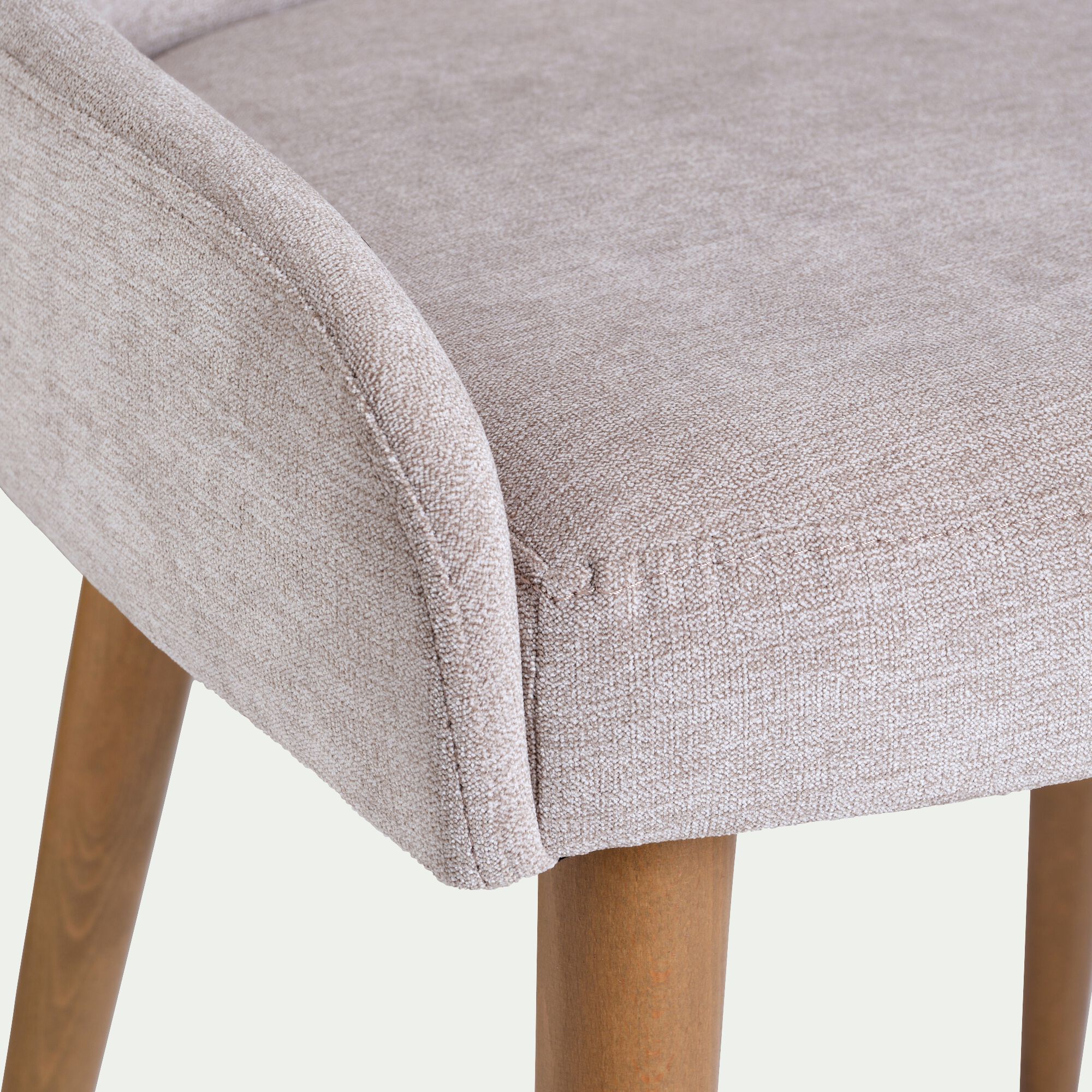 LIVNO - Chaise en tissu effet velours et piètement naturel - beige