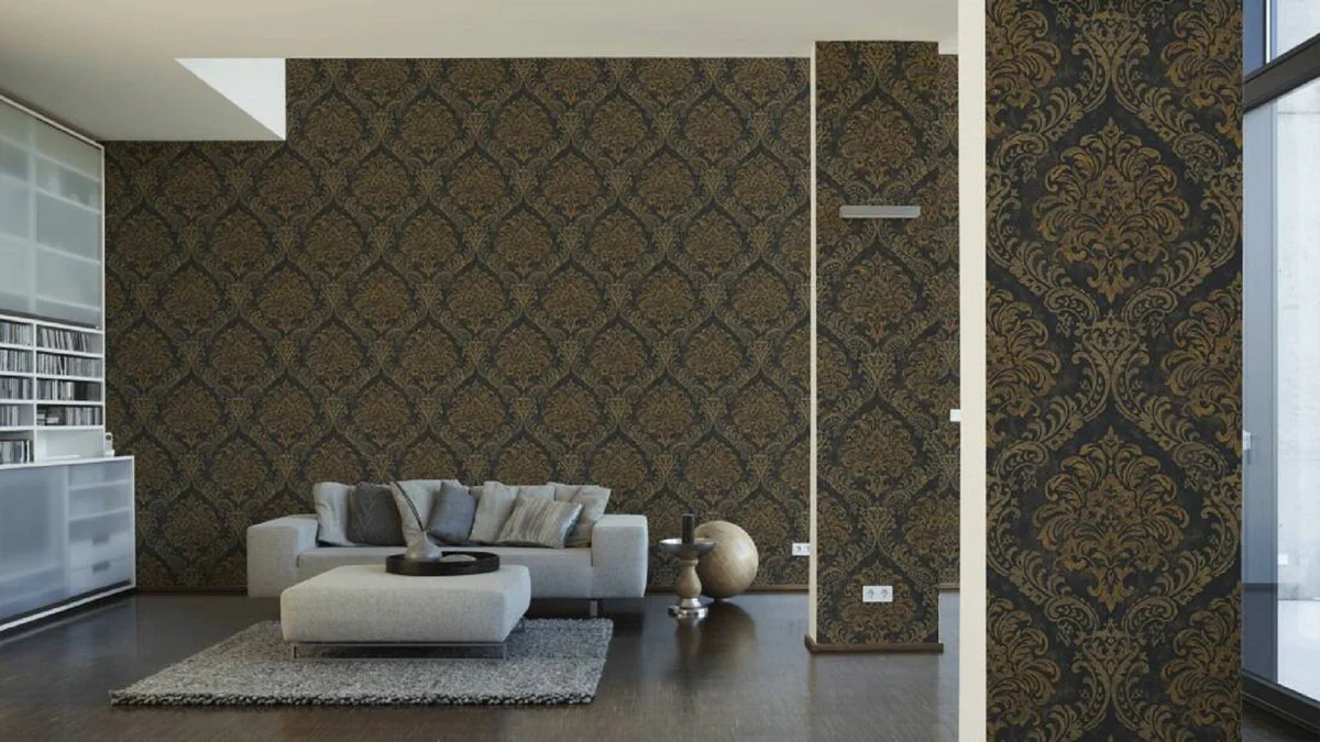 Baroque non-woven wallpaper black / gold metallic