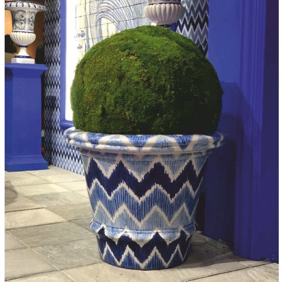 Luxury ceramic flower pot blue / white Ø 79 x H. 63 cm - garden decoration