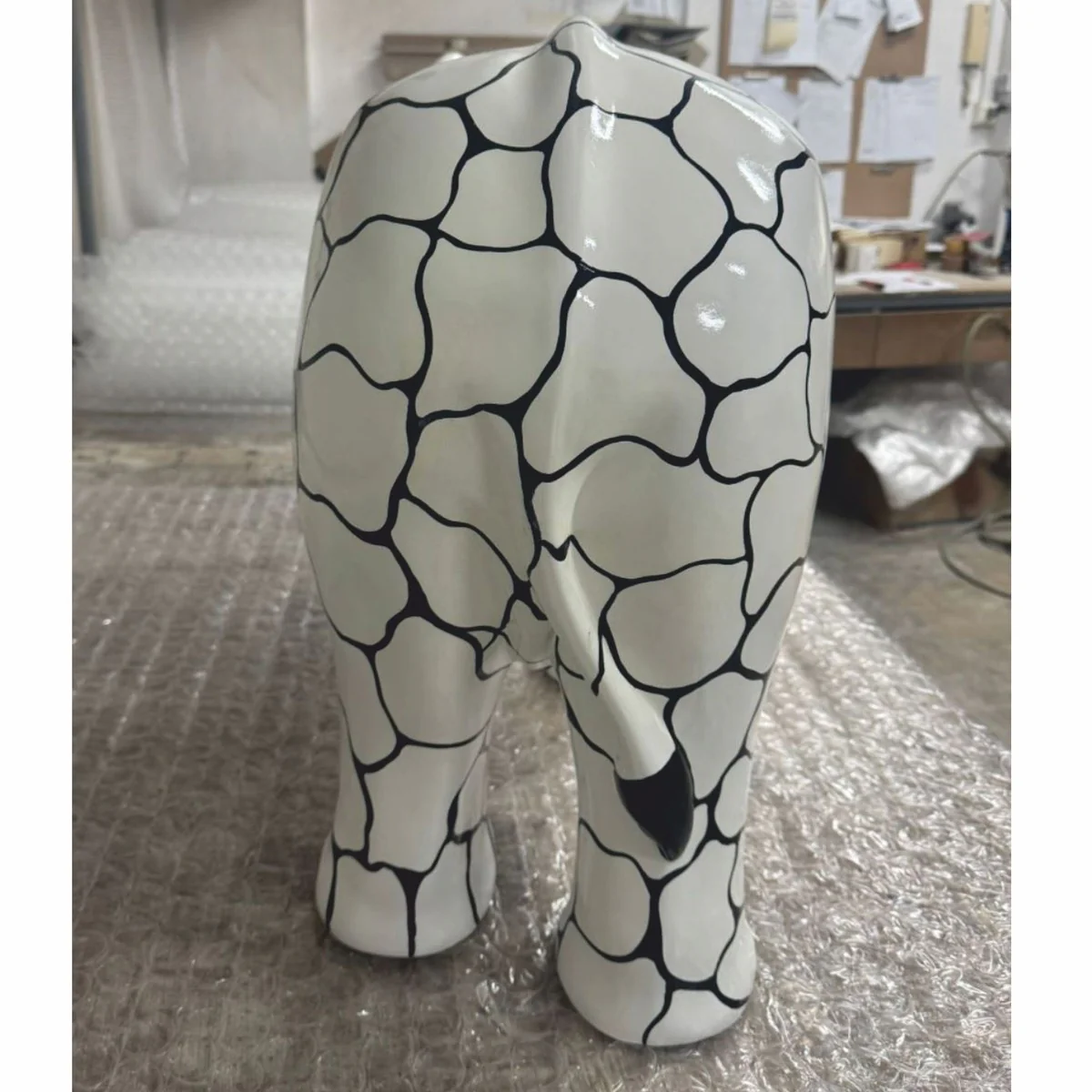 Decorative sculpture elephant white / black 84 x H. 57 cm - decorative figure