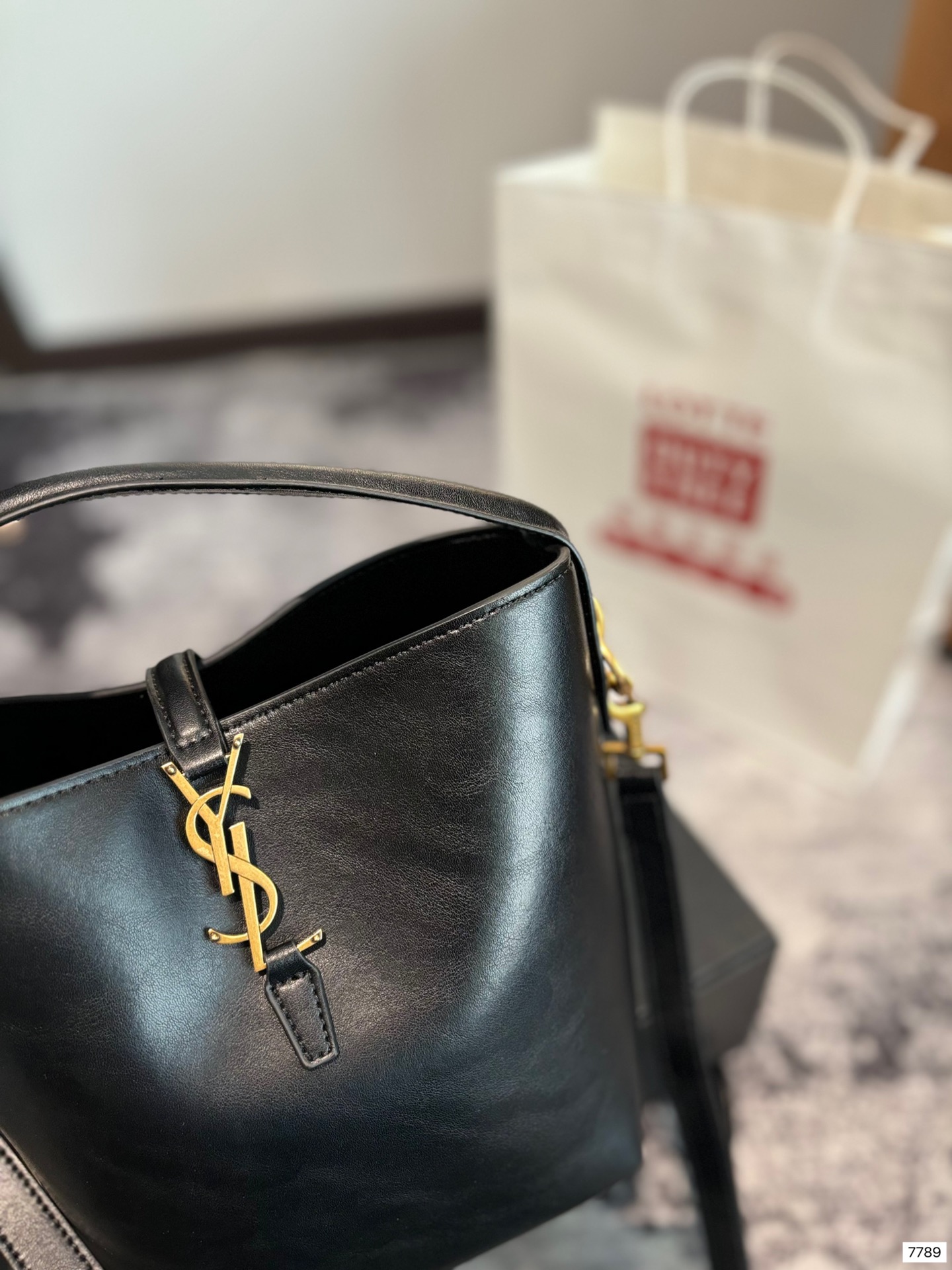 Y Le 37 Bucket small bag size: 16*19 cm - Top Club