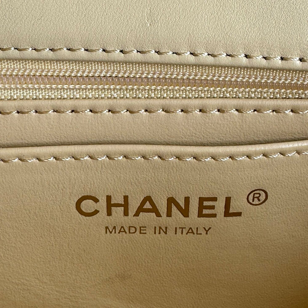CHANEL Mini Classic Handbag With Top Handle - Top Club