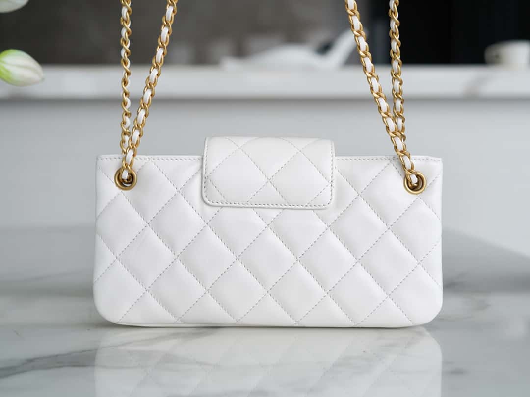 ???????????? ?????? Vintage Logo Quilted Lambskin Shoulder Bag 11.5x24x4.5cm