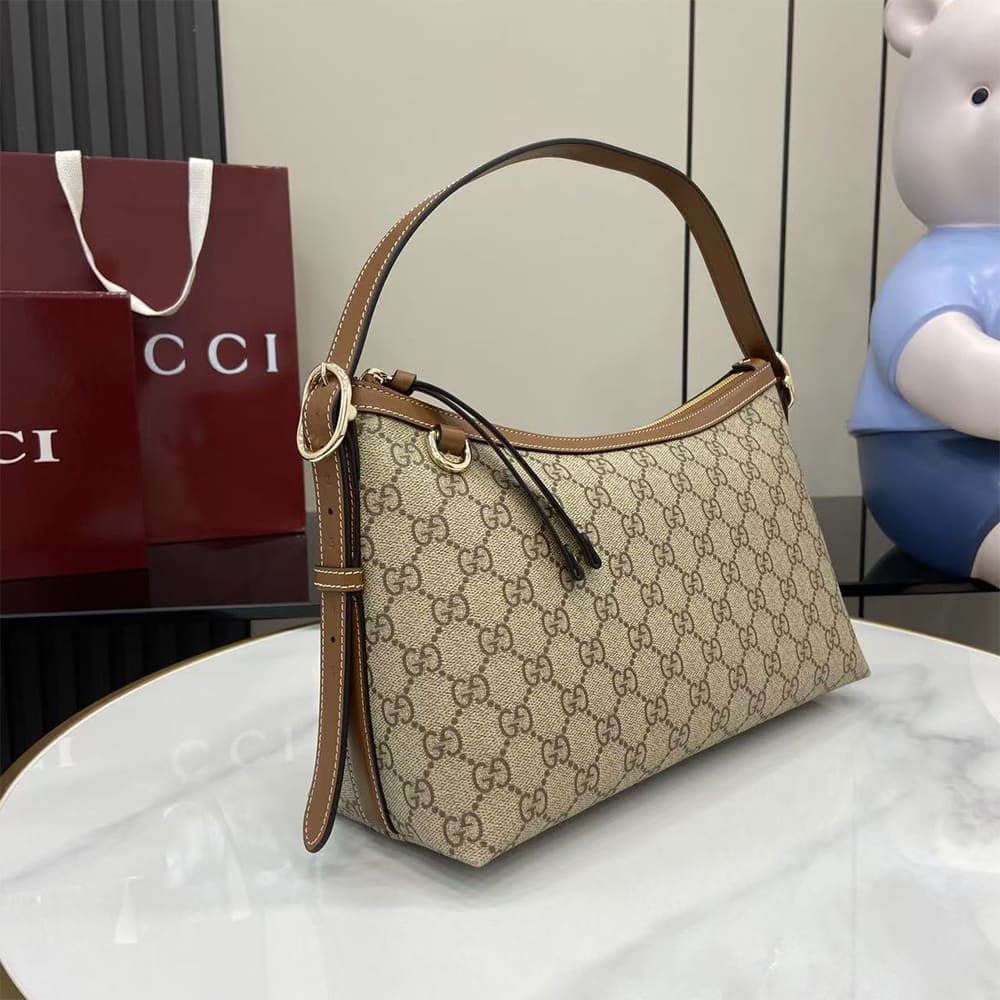 GG Emblem medium shoulder bag - Top Club