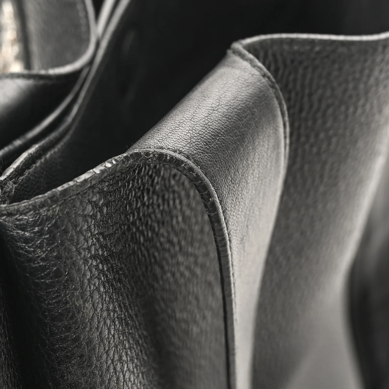Vitello Daino Soft Large Dynamique Tote Black - Top Club