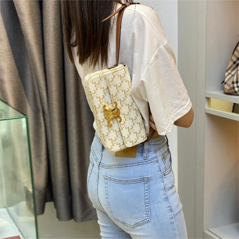 PREOWNED CELINE TRIOMPHE SHOULDER BAG IN TRIOMPHE CANVAS AND CALFSKIN - Top Club