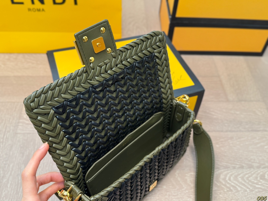 Fen new arrival Baguette bag size: 26 * 15 cm - Top Club