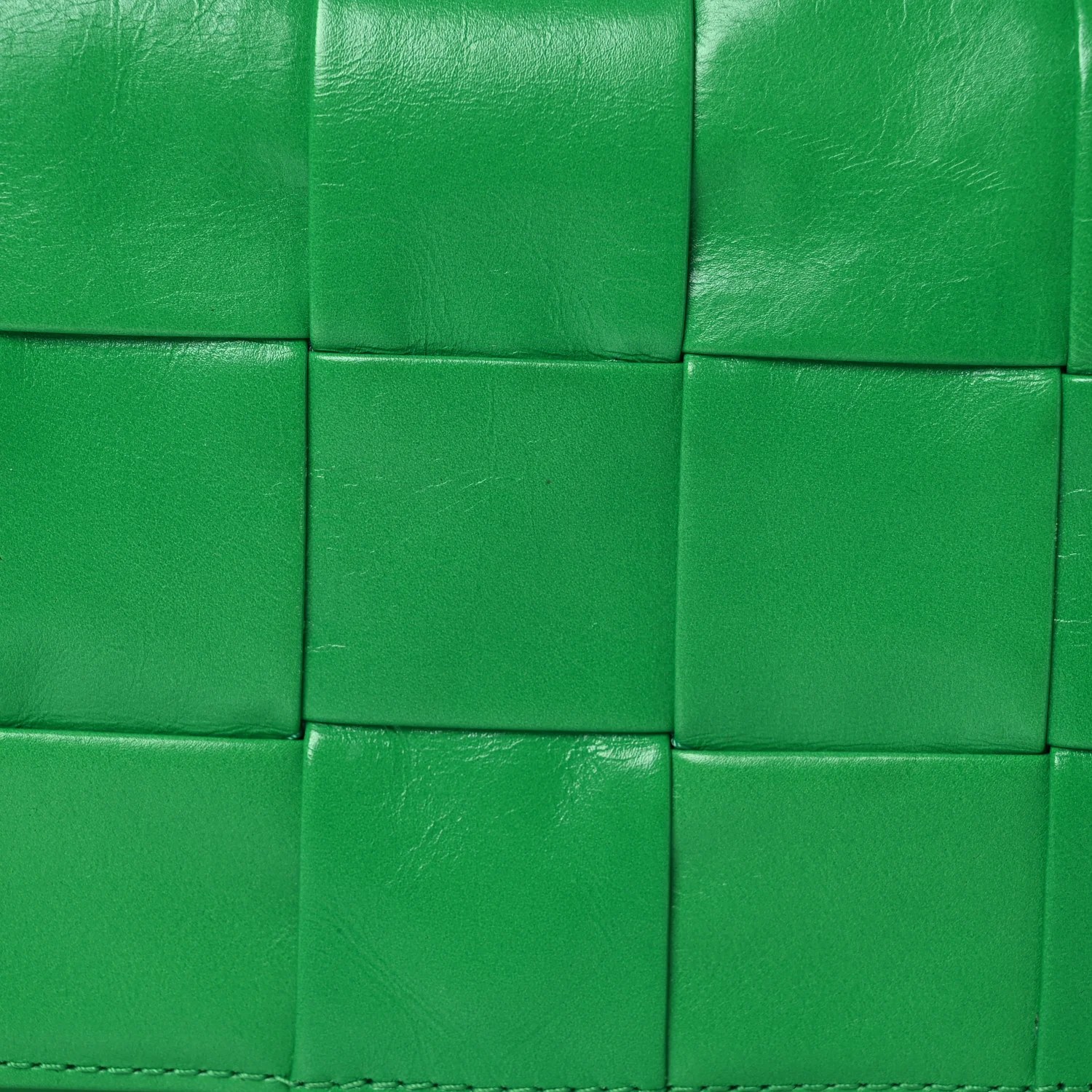 Paper Calfskin Maxi Intrecciato Small Cassette Crossbody Bag Grass - Top Club