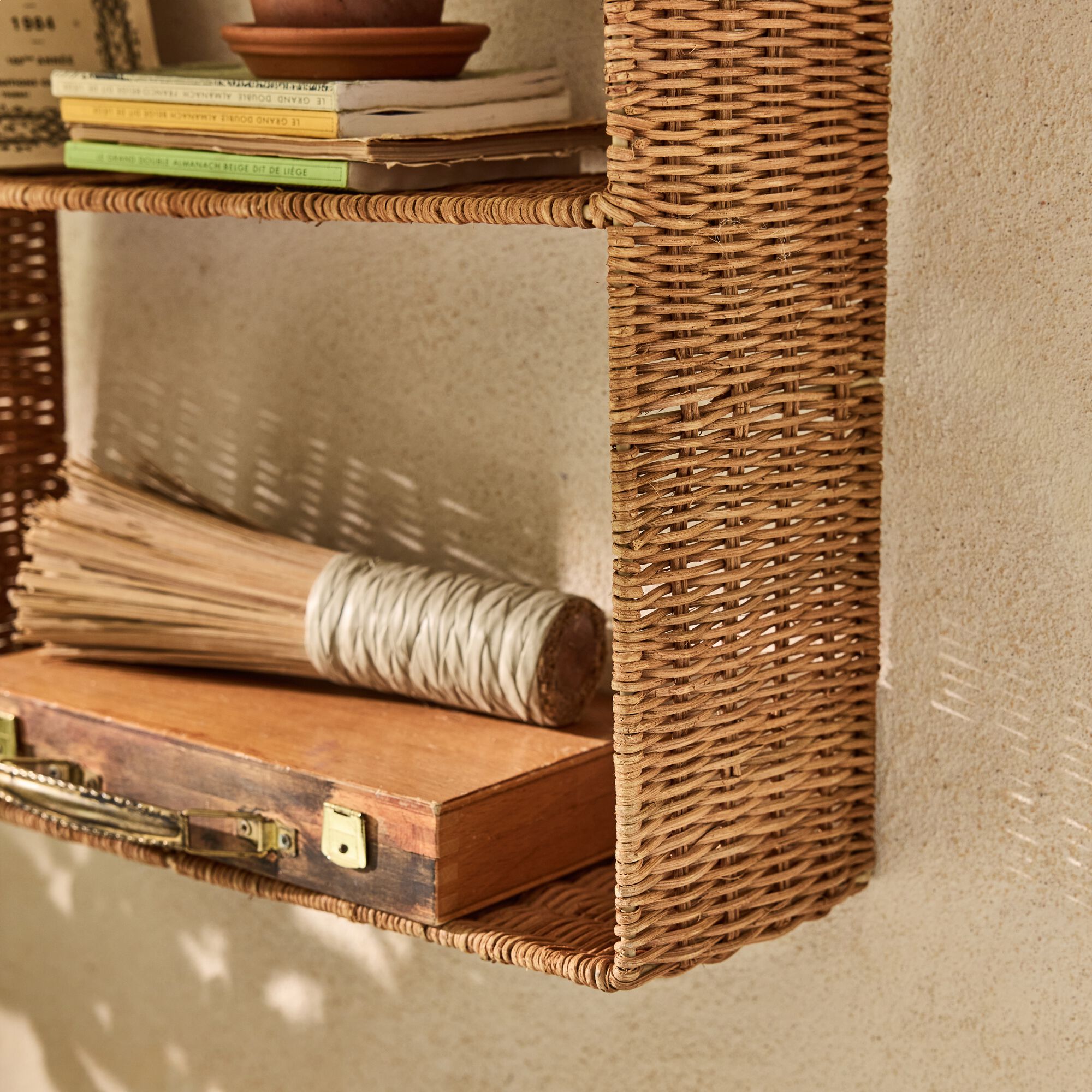 LINDA - Etagère murale en rotin L40xH72cm - naturel
