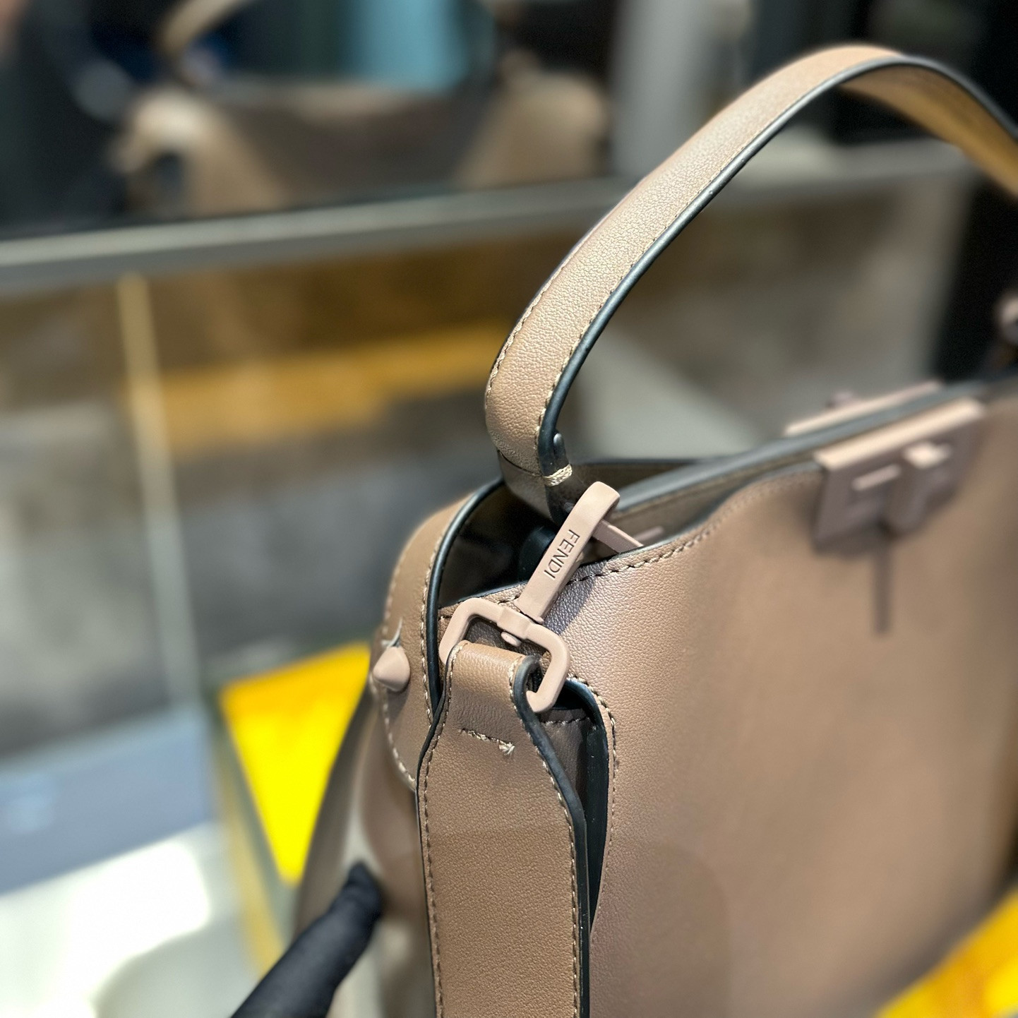 FEN Peekaboo new arrival tote bag size : 32*26 cm - Top Club