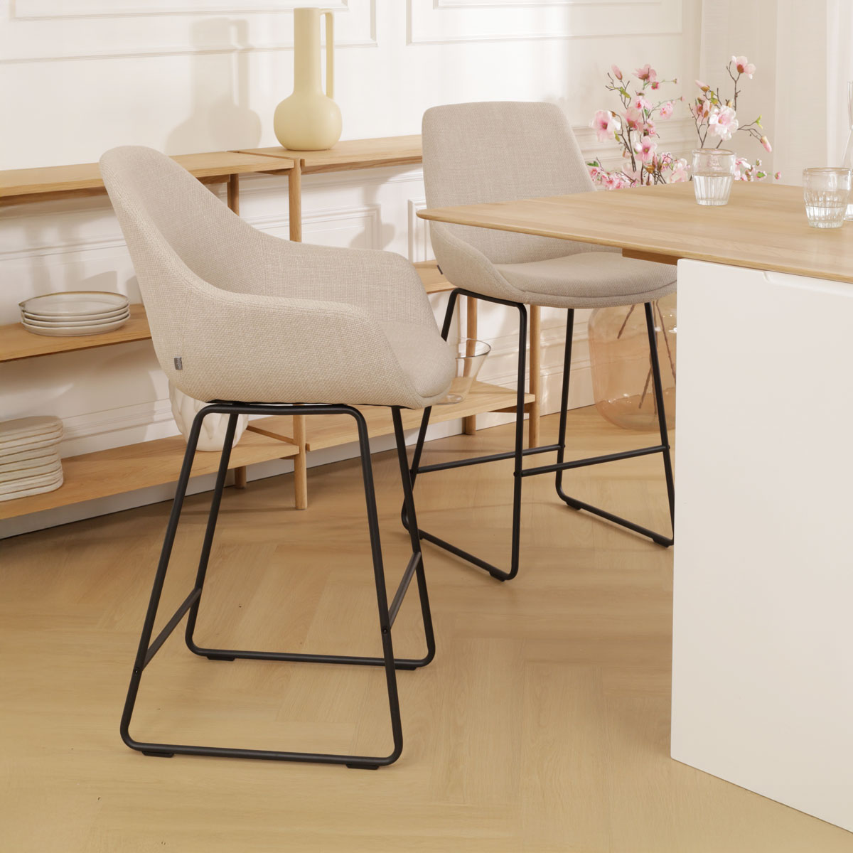 Barkruk Nino-Mae beige - zwart onderstel - 75 cm