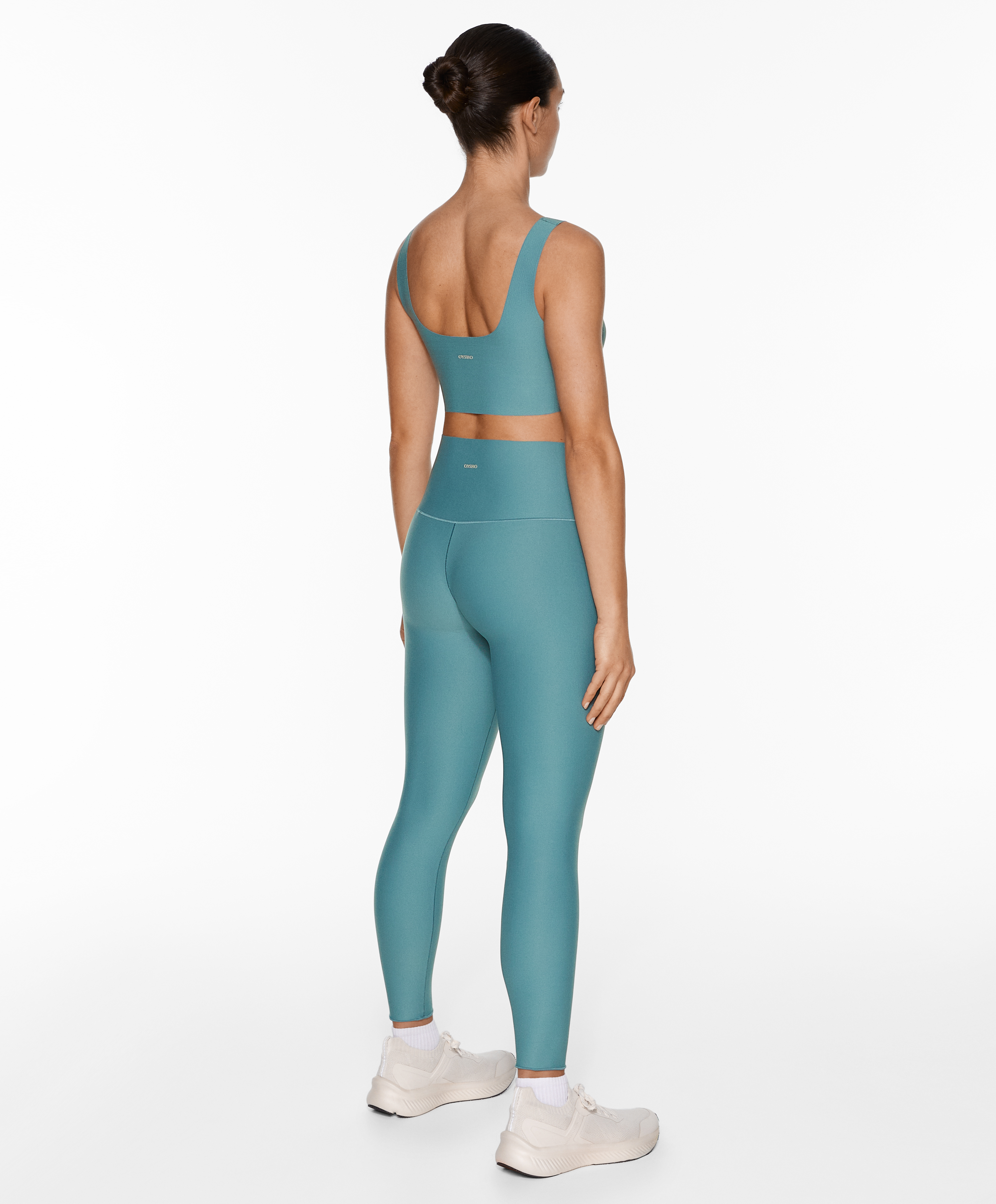 OYSHO Perfect-adapt medium-support sports bra with cups