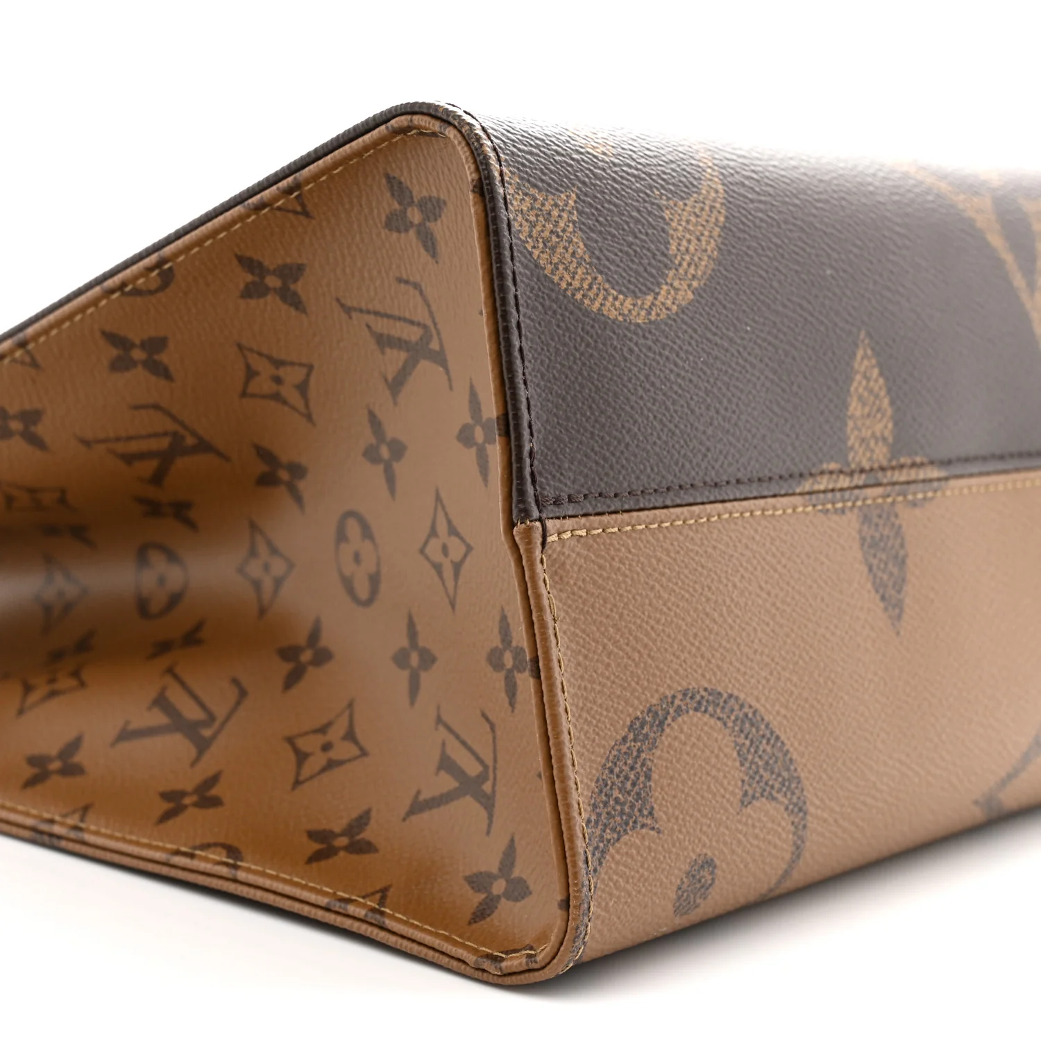 Reverse Monogram Giant Onthego MM - Top Club