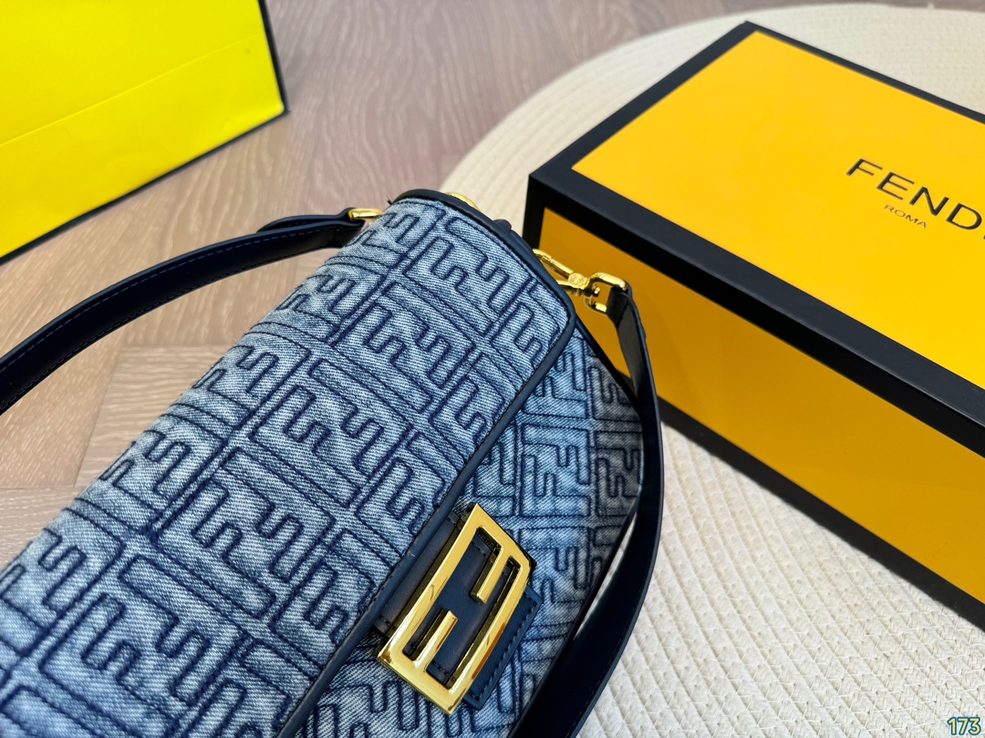Fen new arrival bag size: 25 * 14 cm - Top Club