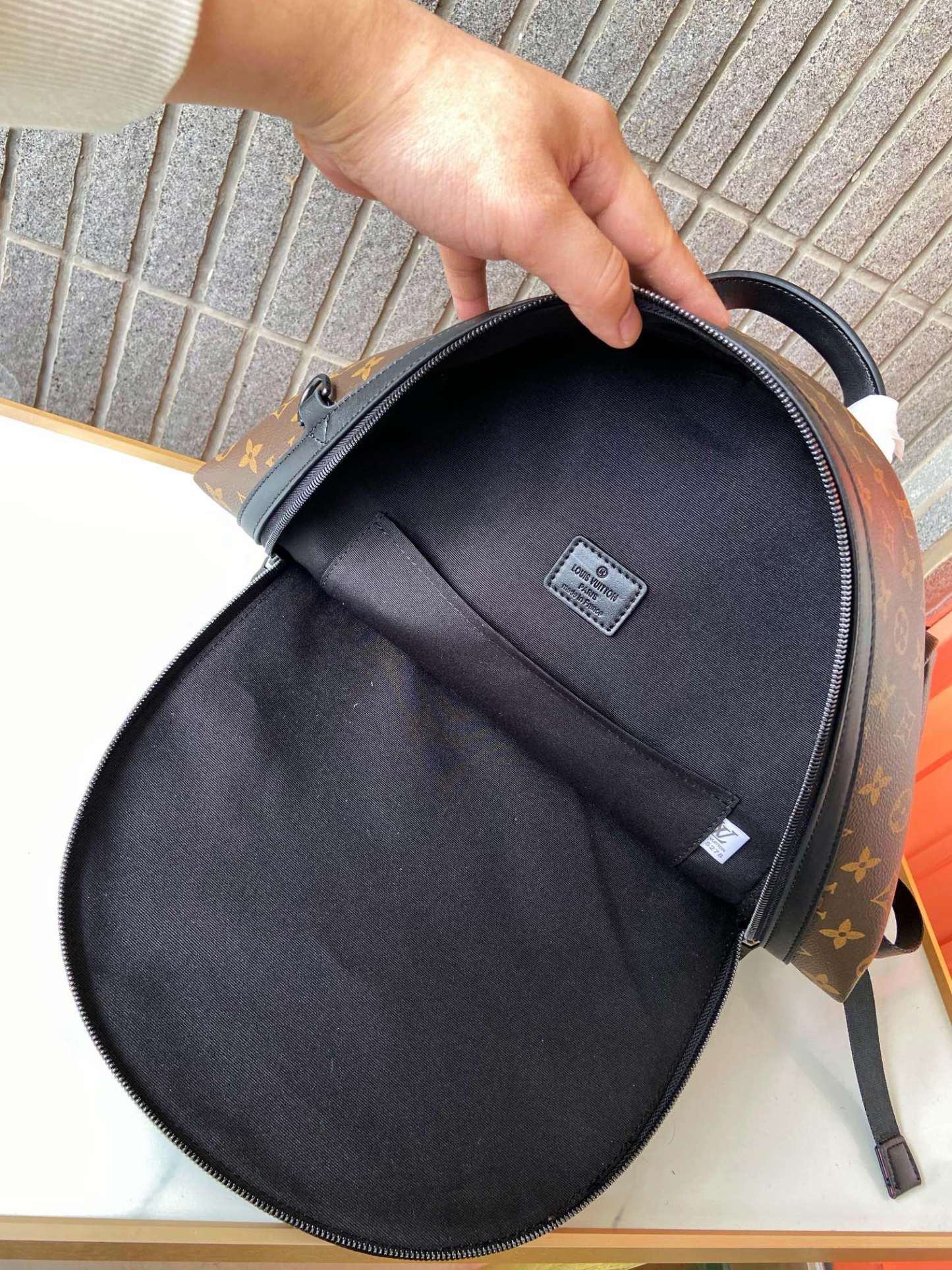 Louis new arrival ????Aerogram backpack bag size : 43 x 30 x 14 cm - Top Club