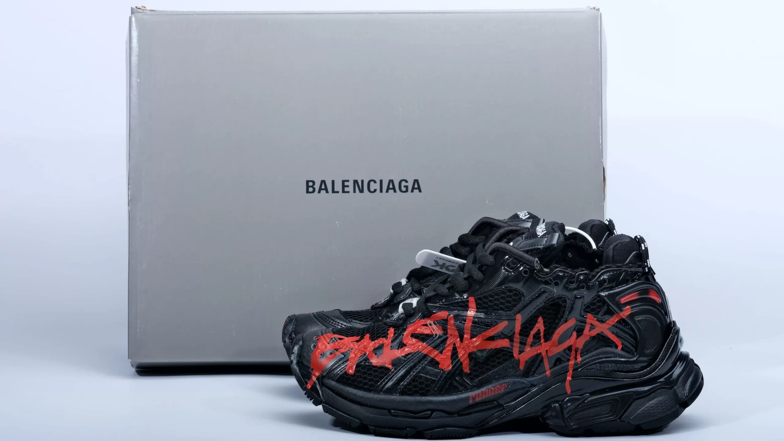 Runner Graffiti Sneaker in Red and black mesh and nylon - Sneaker Replica Workshop