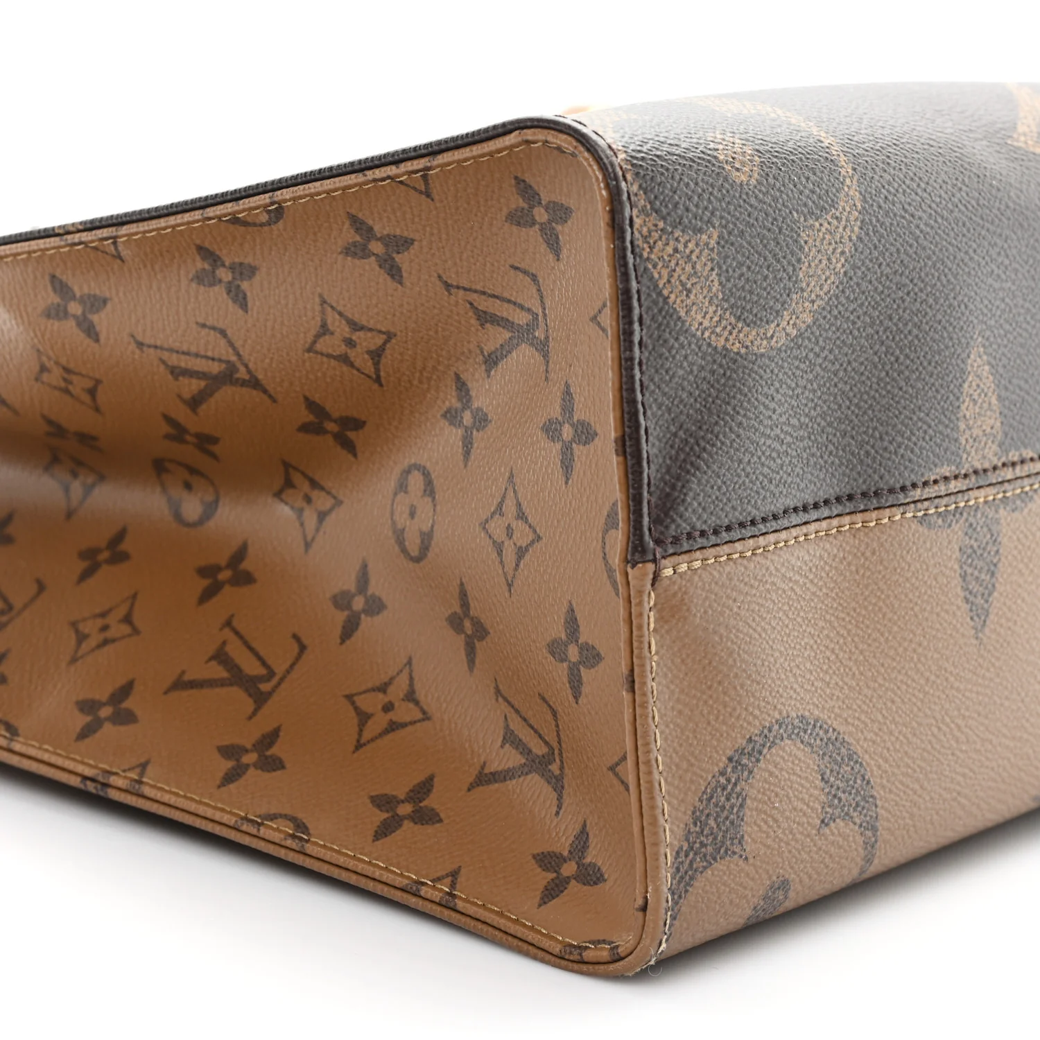 Reverse Monogram Giant Onthego MM - Top Club