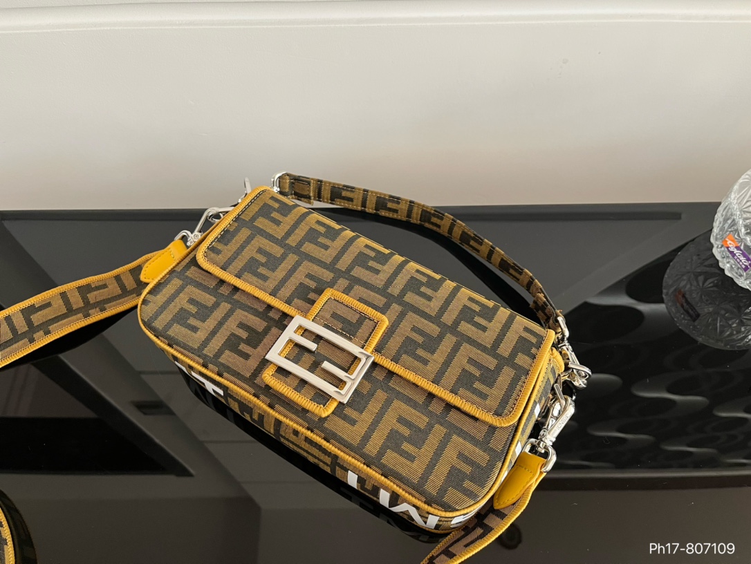 Fen new arrival bag size : 26 * 14.5  cm - Top Club