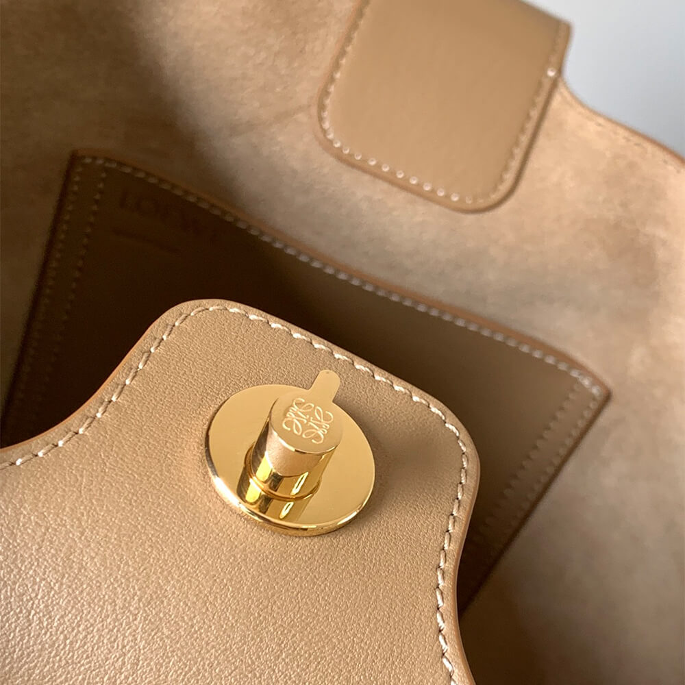 LOEWE Medium Pebble bucket in smooth calfskin(high-end grade) - Top Club