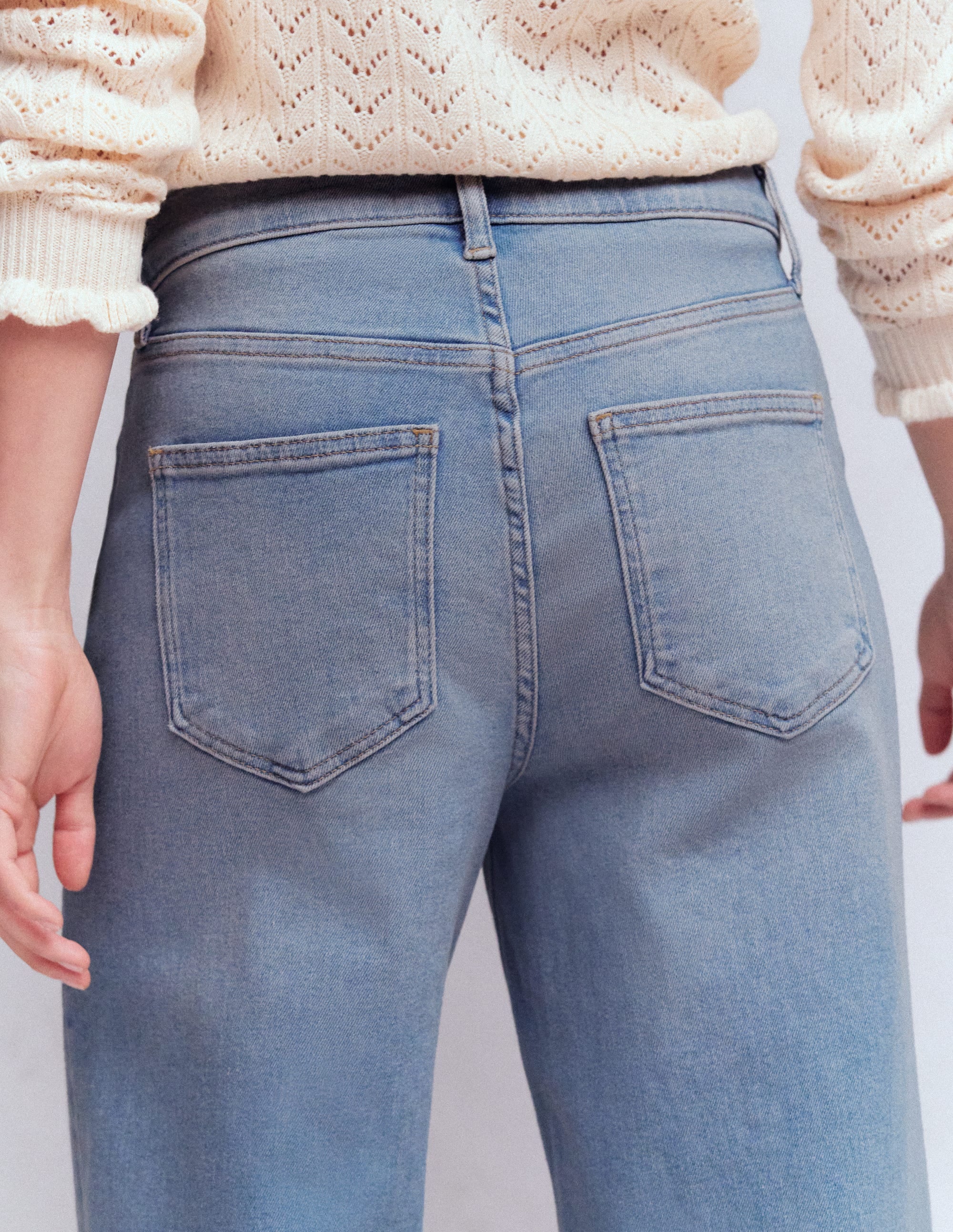 Hoch geschnittene Jeans mit weitem Bein-Ausgeblichene Optik