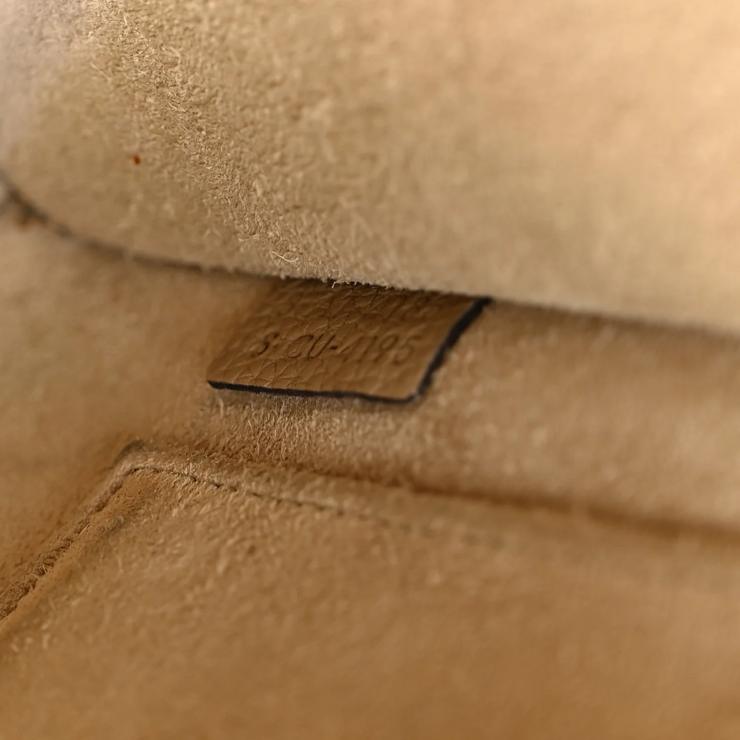 Drummed Calfskin Nano Luggage Dune - Top Club