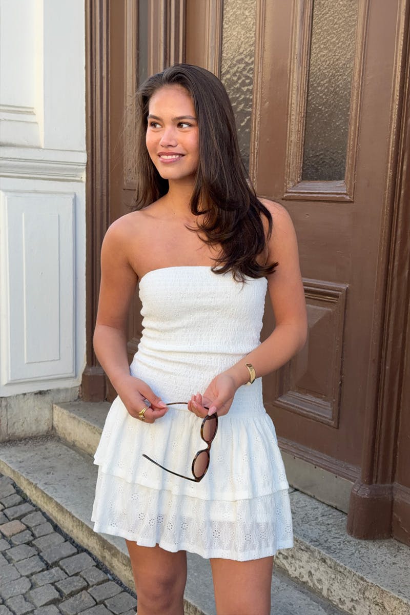 Gina Tricot y broderie anglais dress