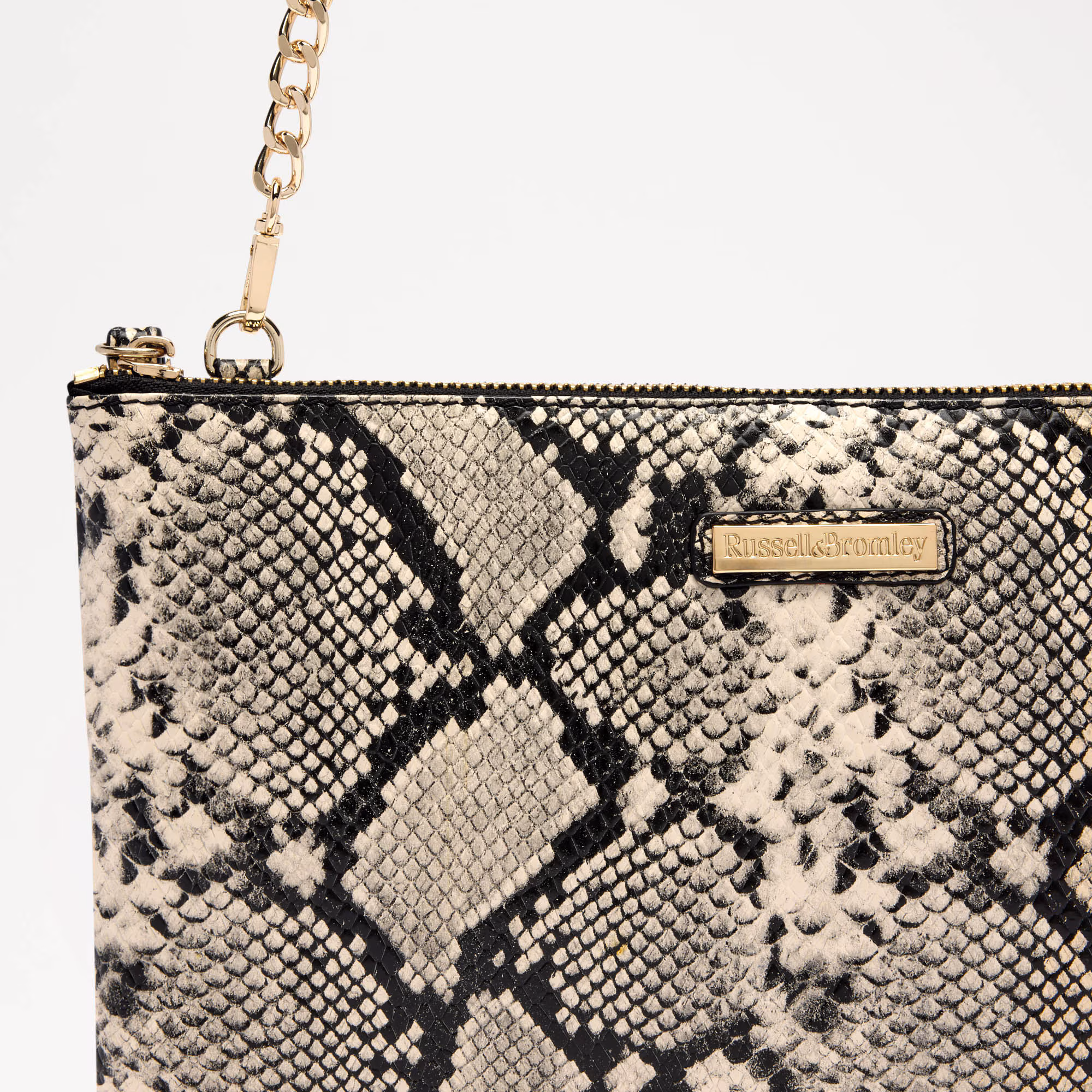 Hold MeZip Clutch