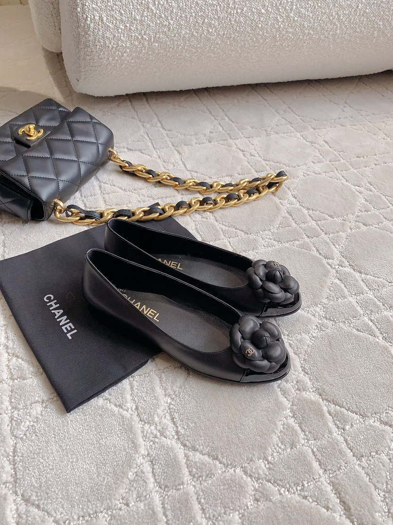 Chanel Women's G31318 Camellia shoes Lambskin  CC91008 - Sneaker Replica Workshop