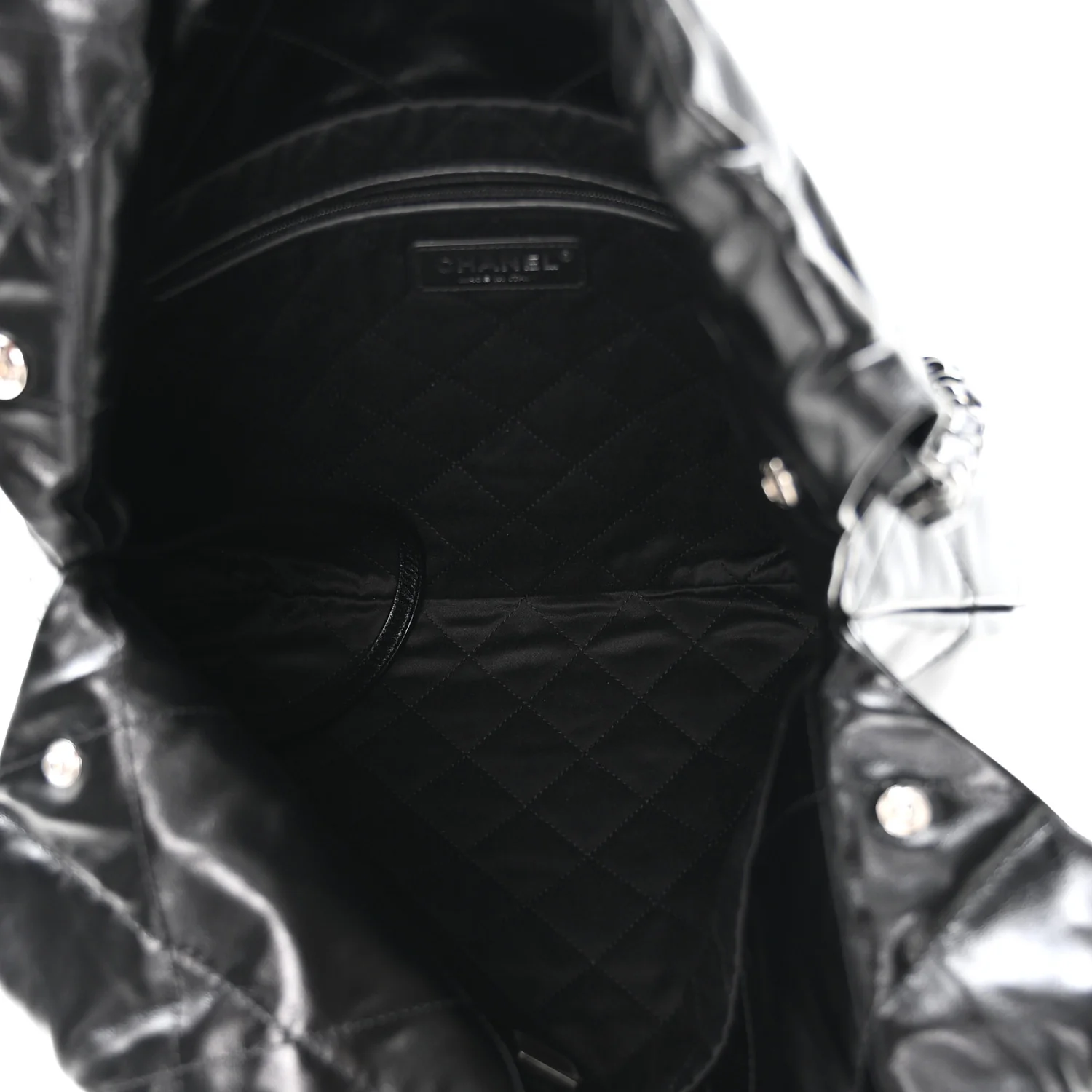 Shiny Calfskin Quilted Small Chanel 22 So Black - Top Club