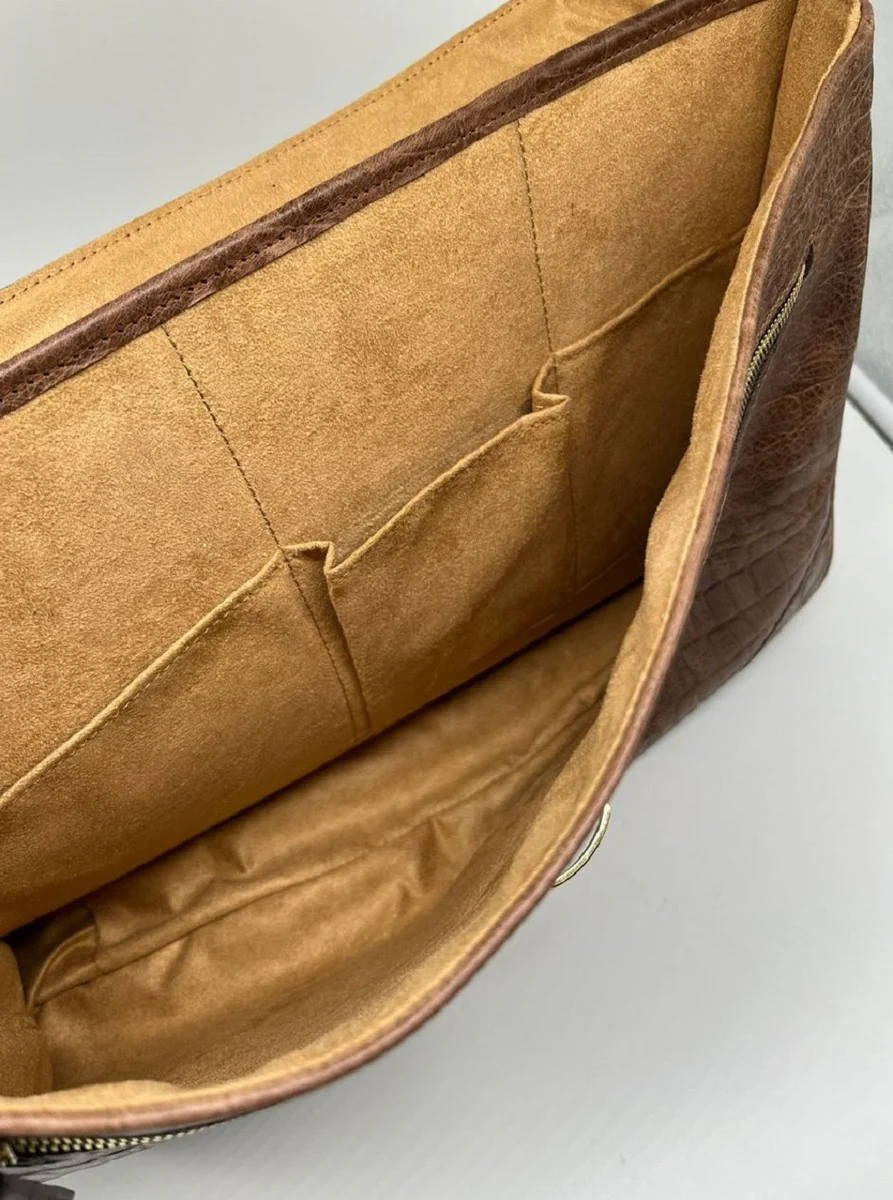 Luxury genuine leather men's briefcase in crocodile look brown / gold 42 cm - Made in Italy